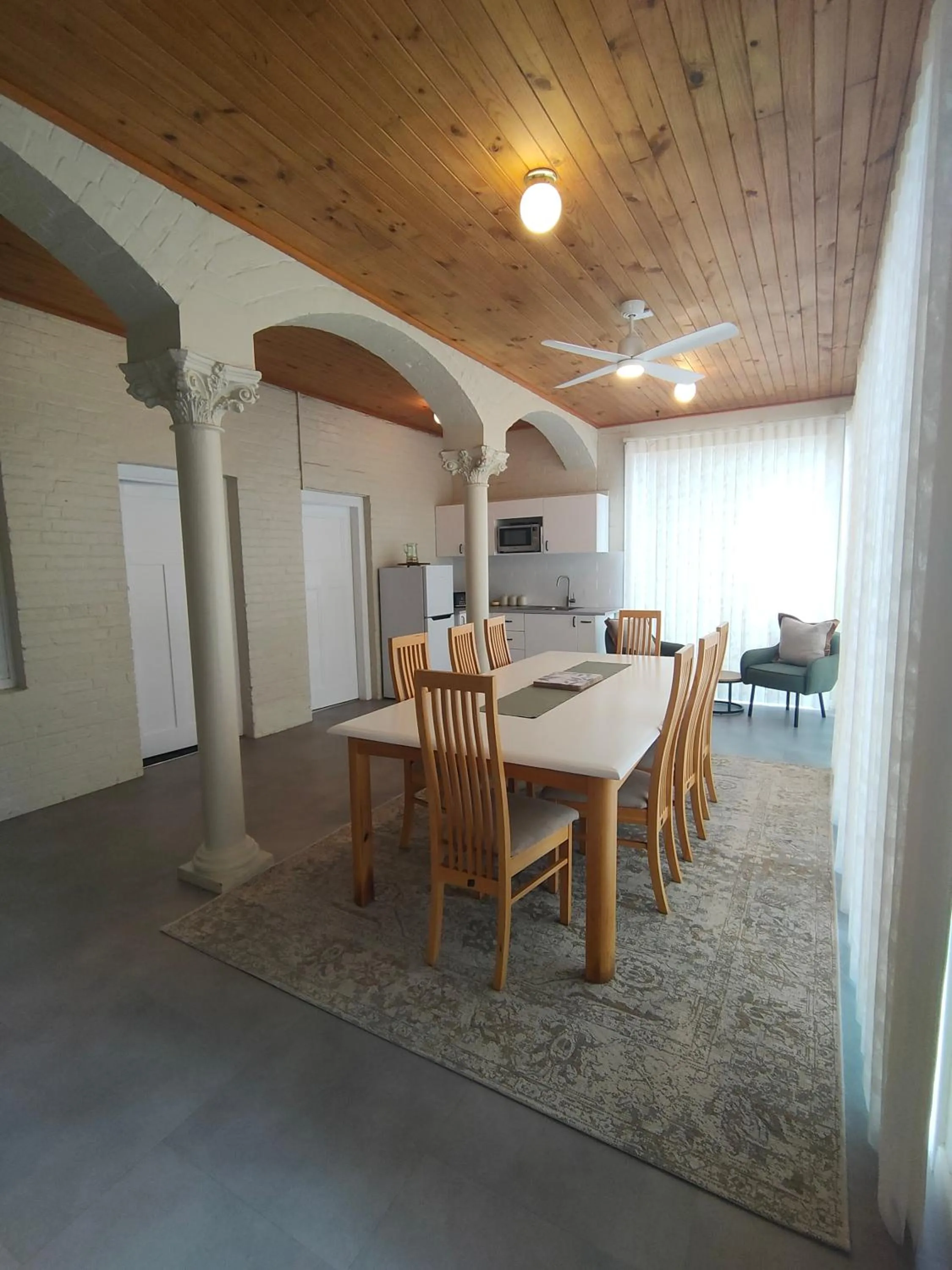 Kitchen or kitchenette in Windarra on High