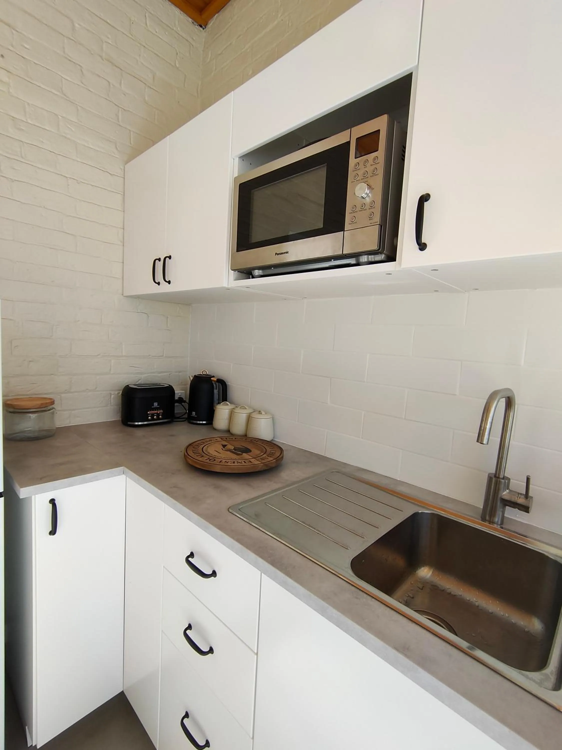 Kitchen or kitchenette in Windarra on High