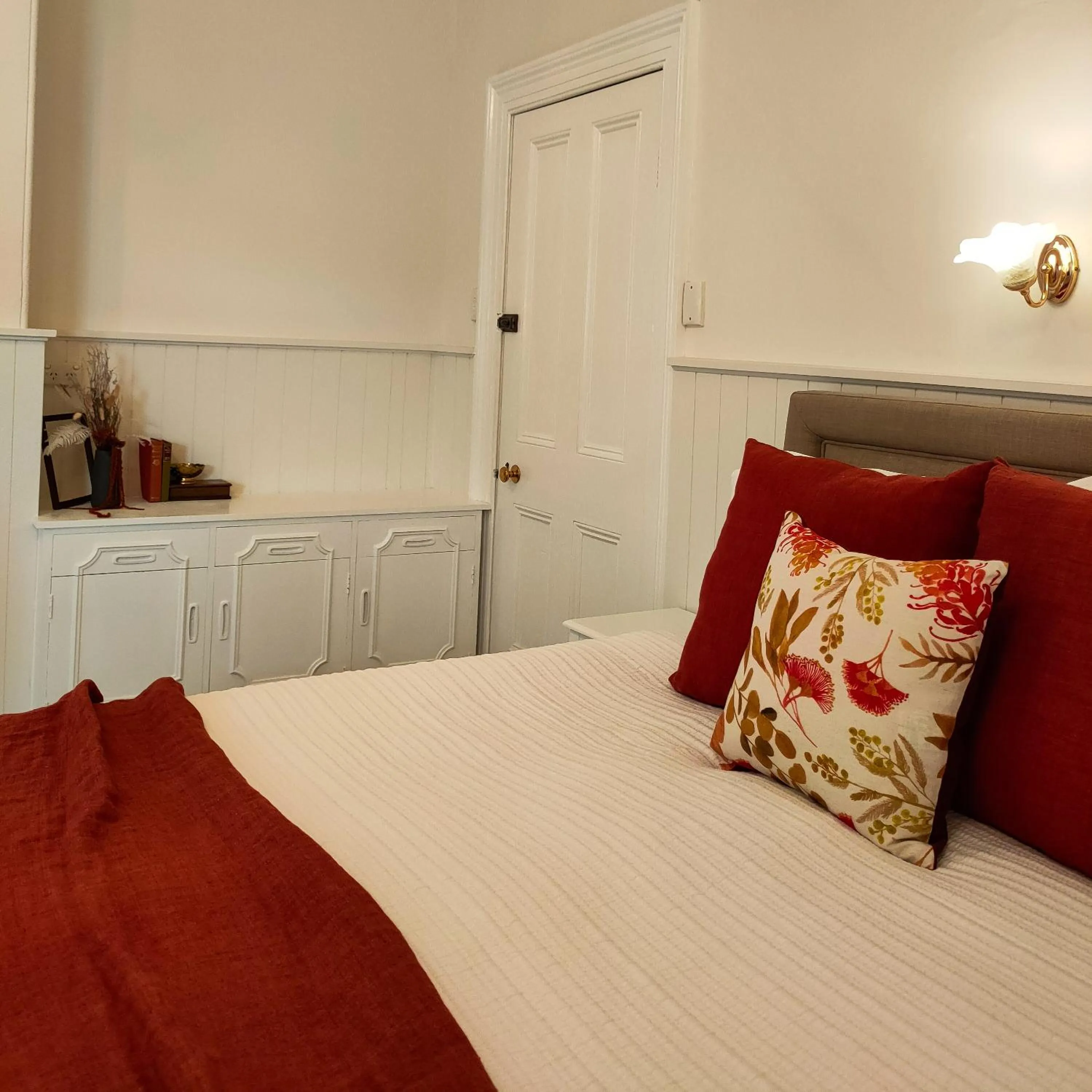 Bedroom, Bed in Windarra on High