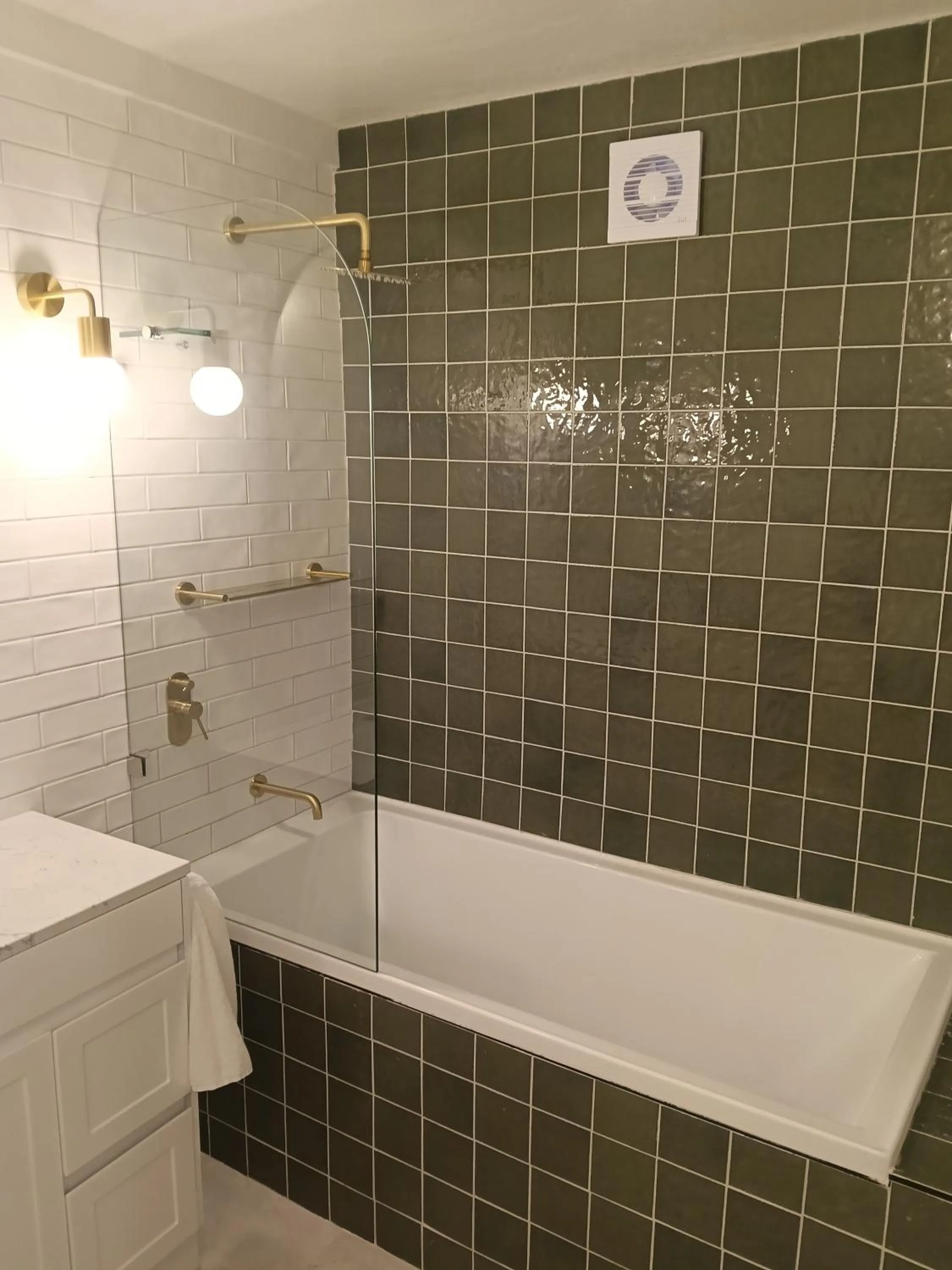 Bathroom in Windarra on High