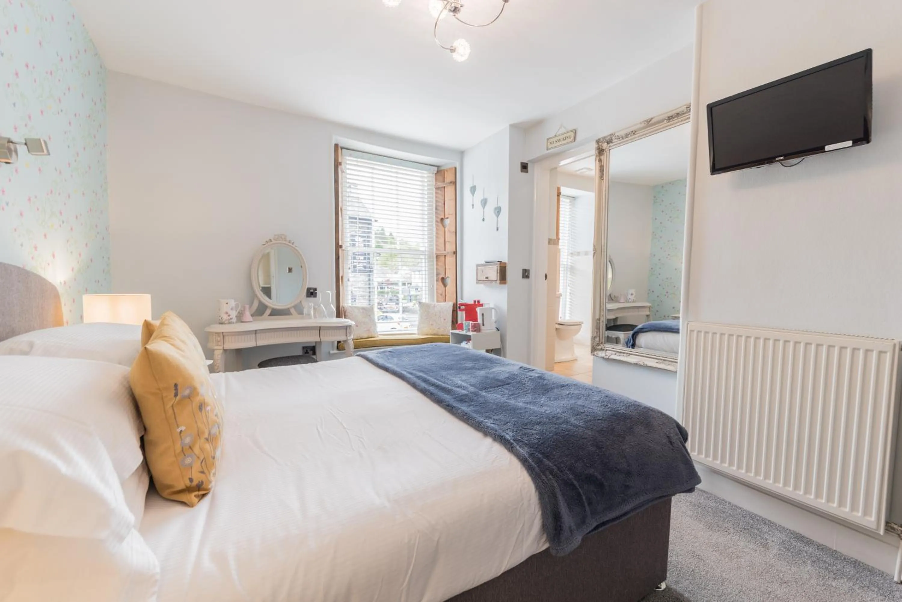 Bedroom, Bed in Heidi's Grasmere Lodge