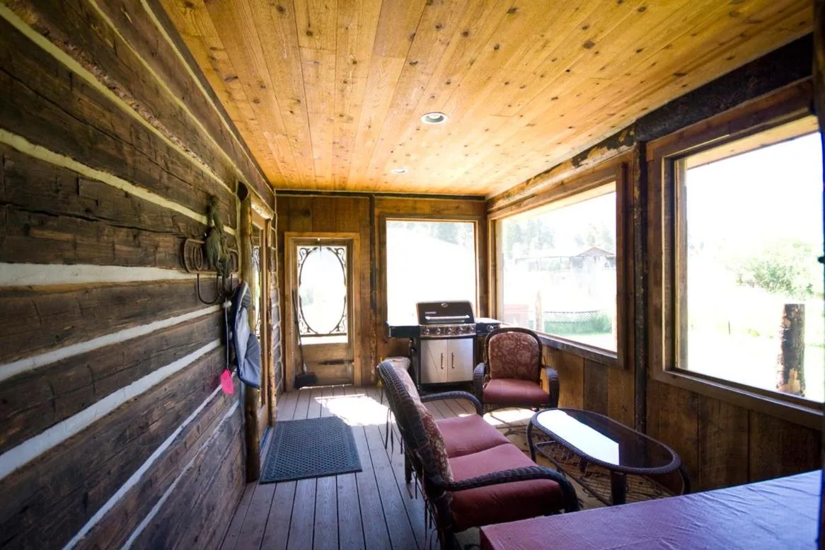 BBQ facilities in Schoolhouse Cabin