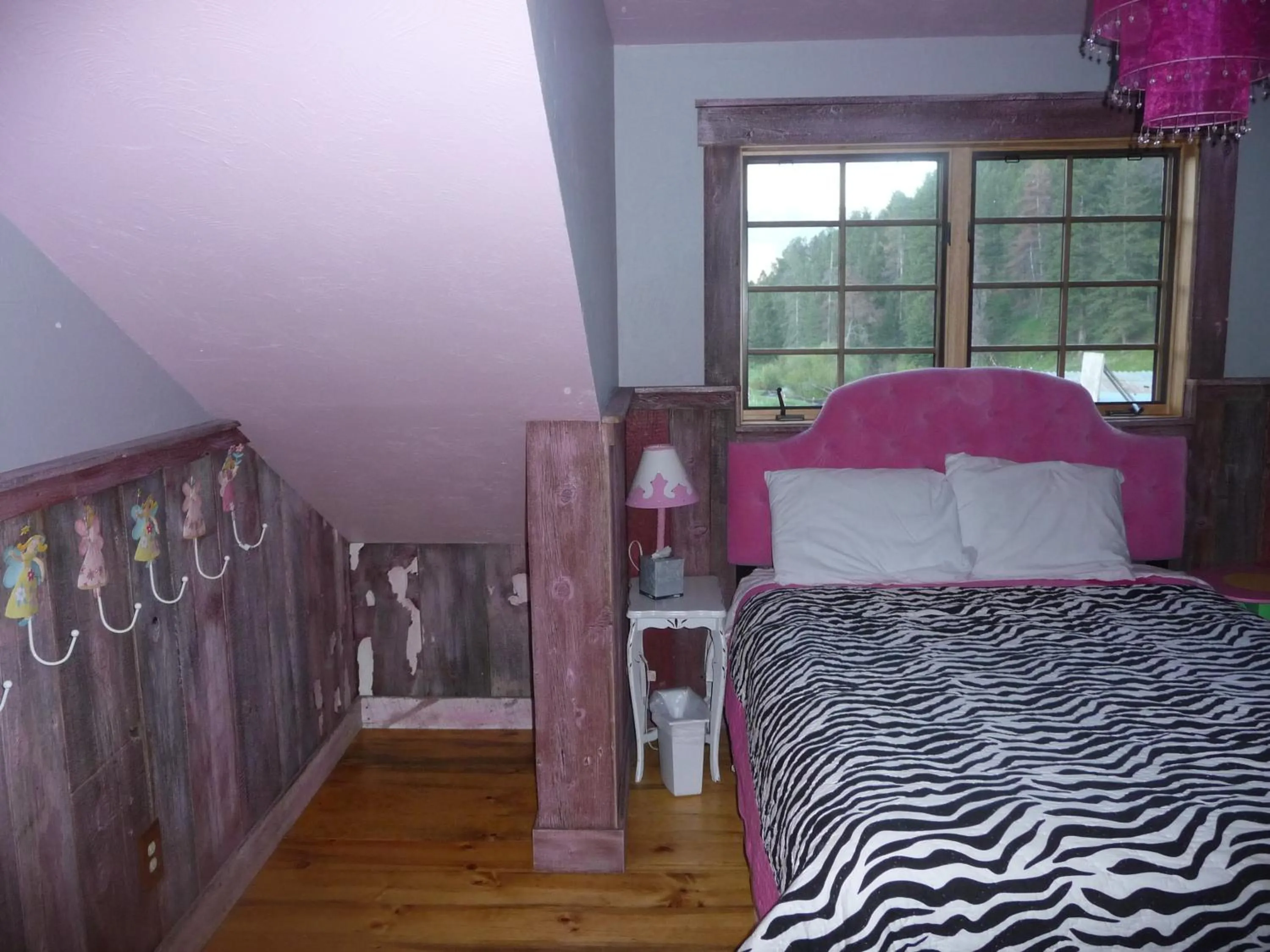 Bed in Schoolhouse Cabin