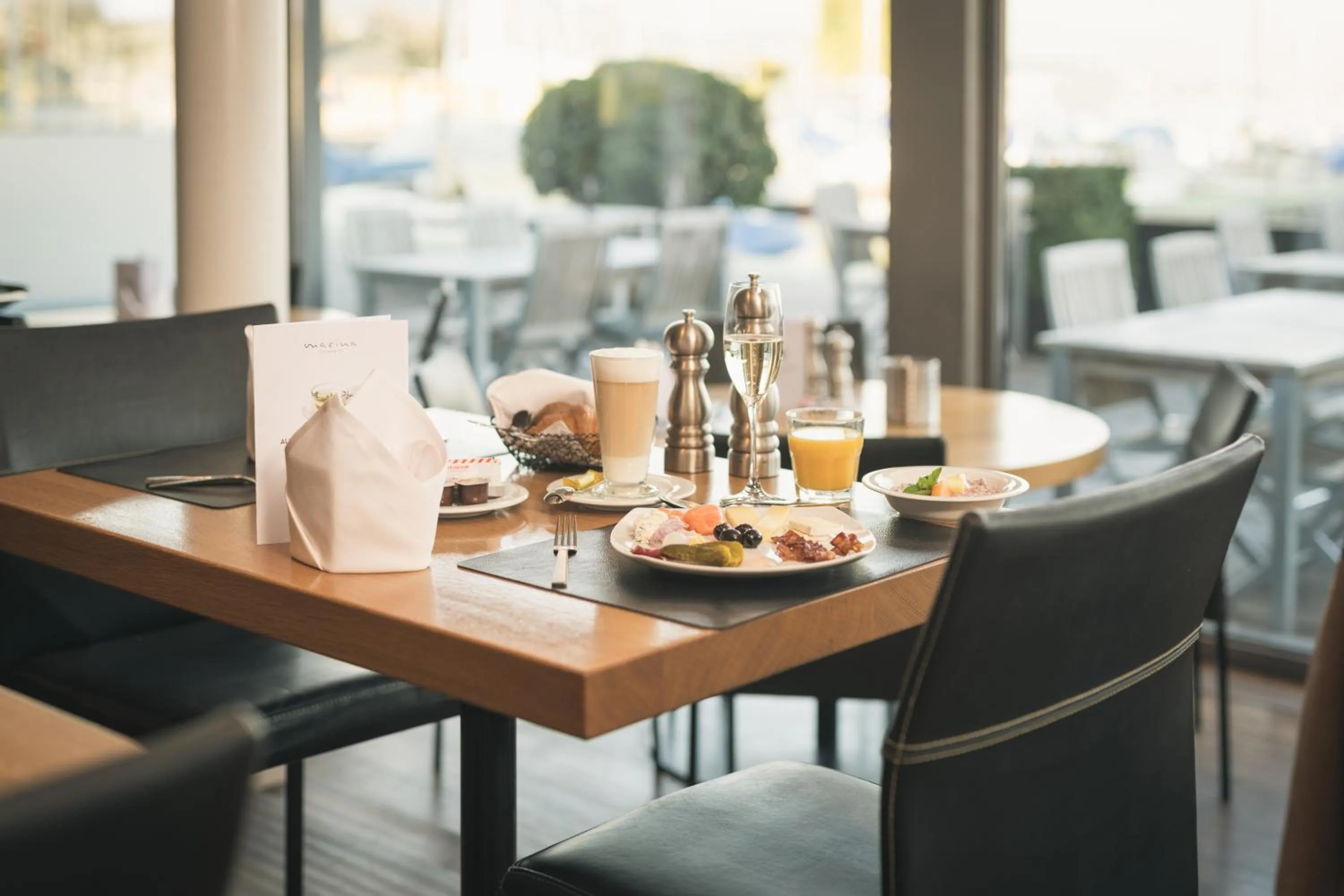 Breakfast in Marina Lachen