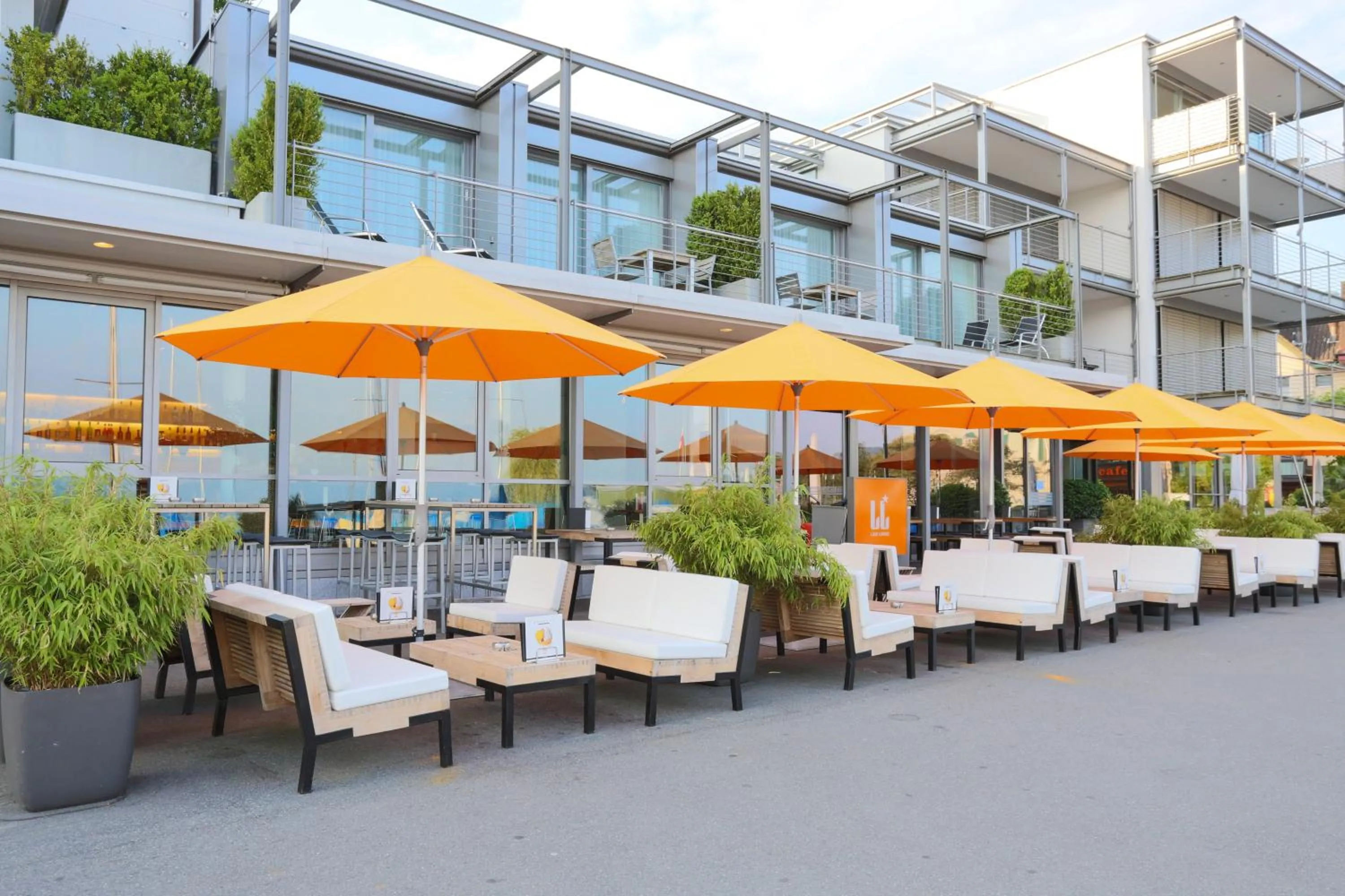 Restaurant/places to eat in Marina Lachen