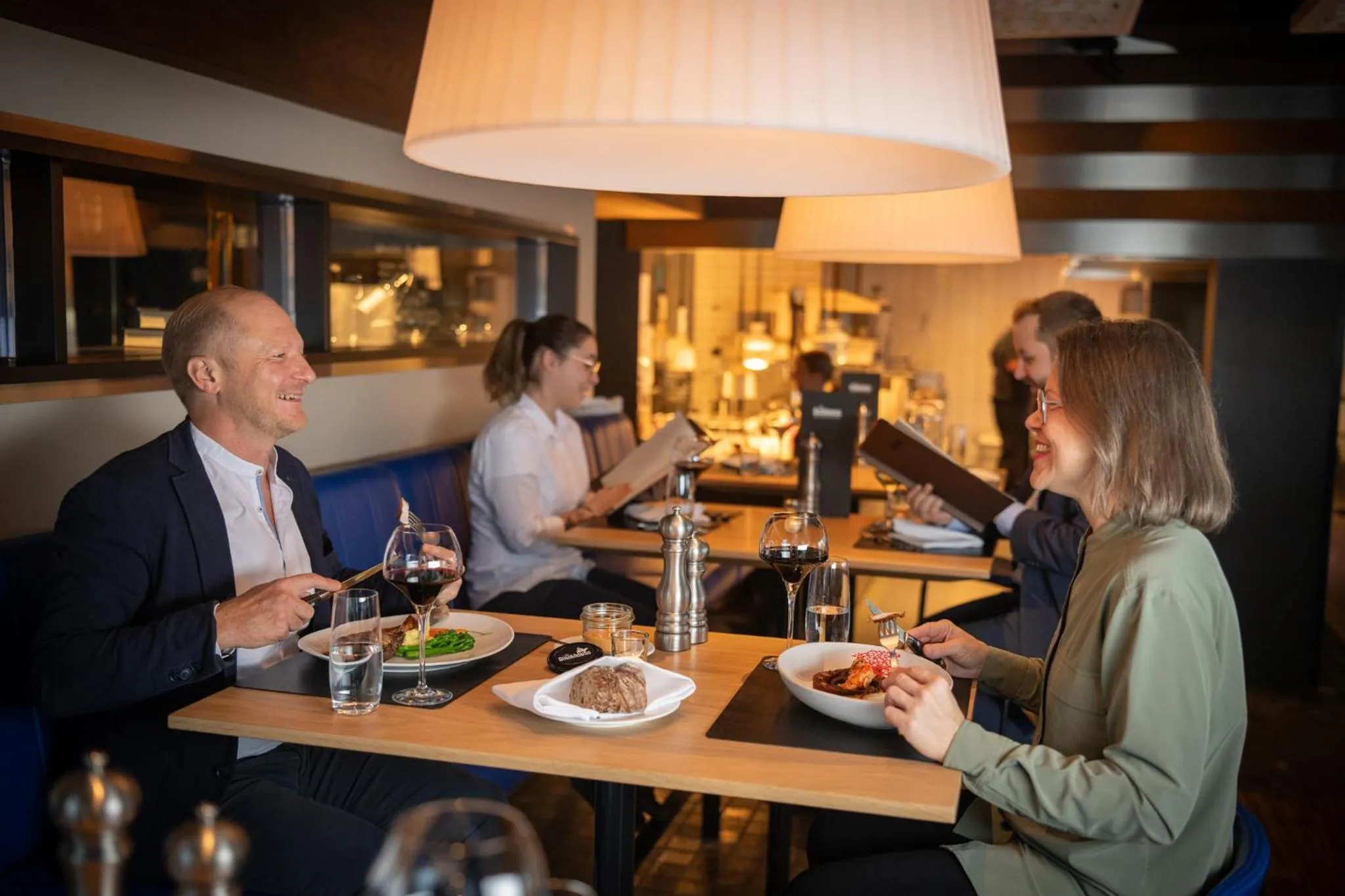 Restaurant/places to eat in Marina Lachen