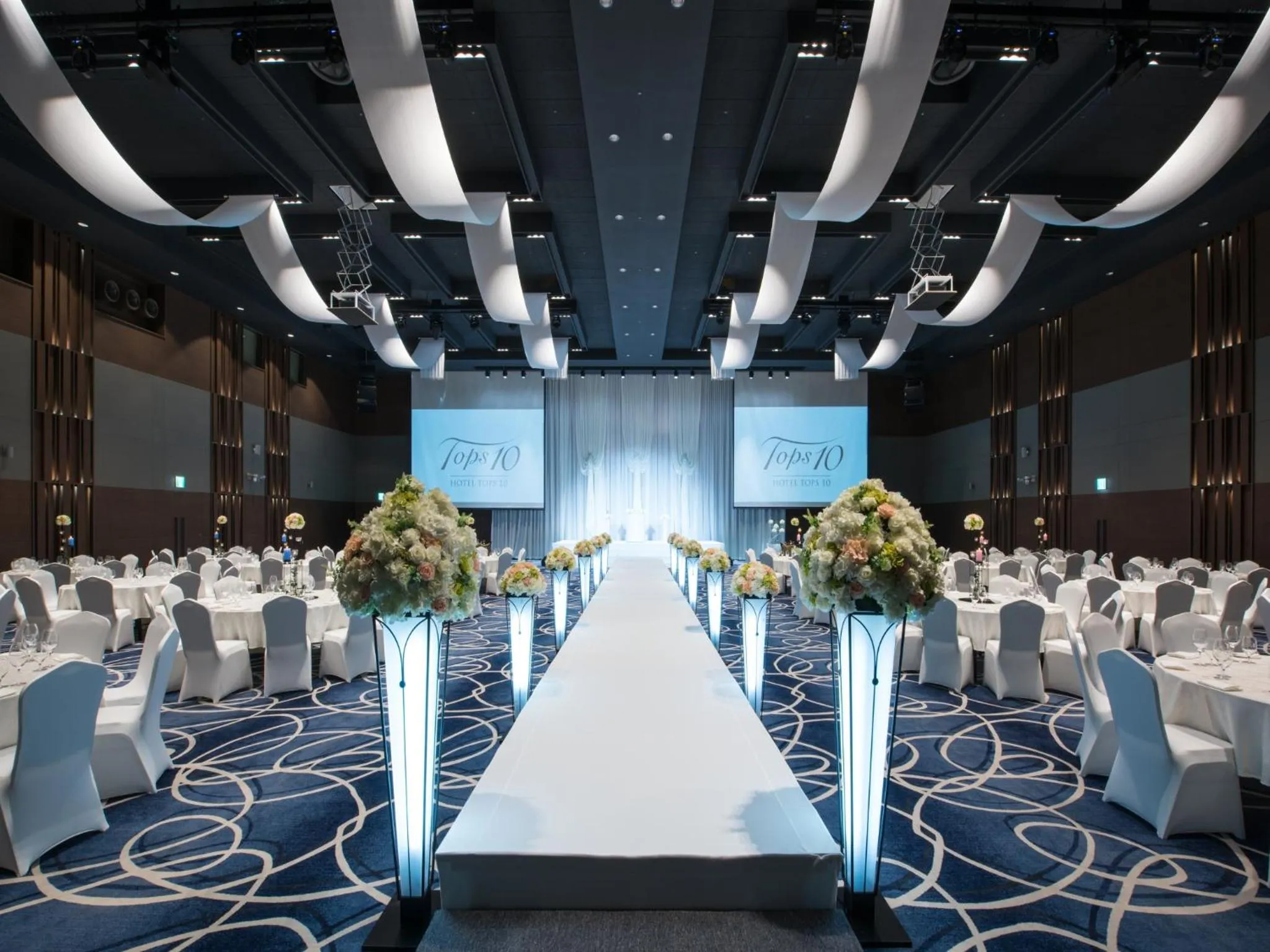 Banquet/Function facilities in Hotel Tops 10