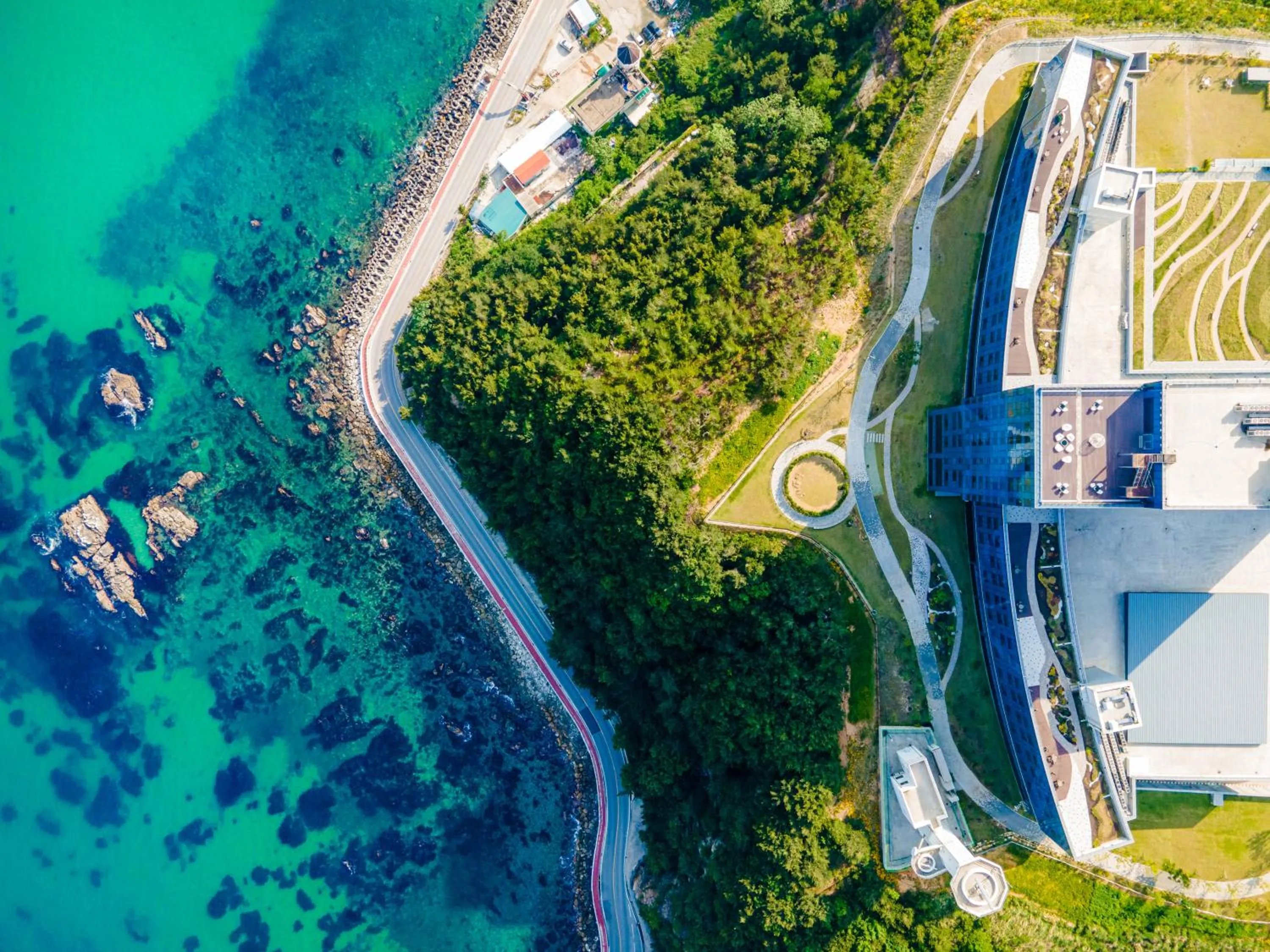 Property building in Hotel Tops 10