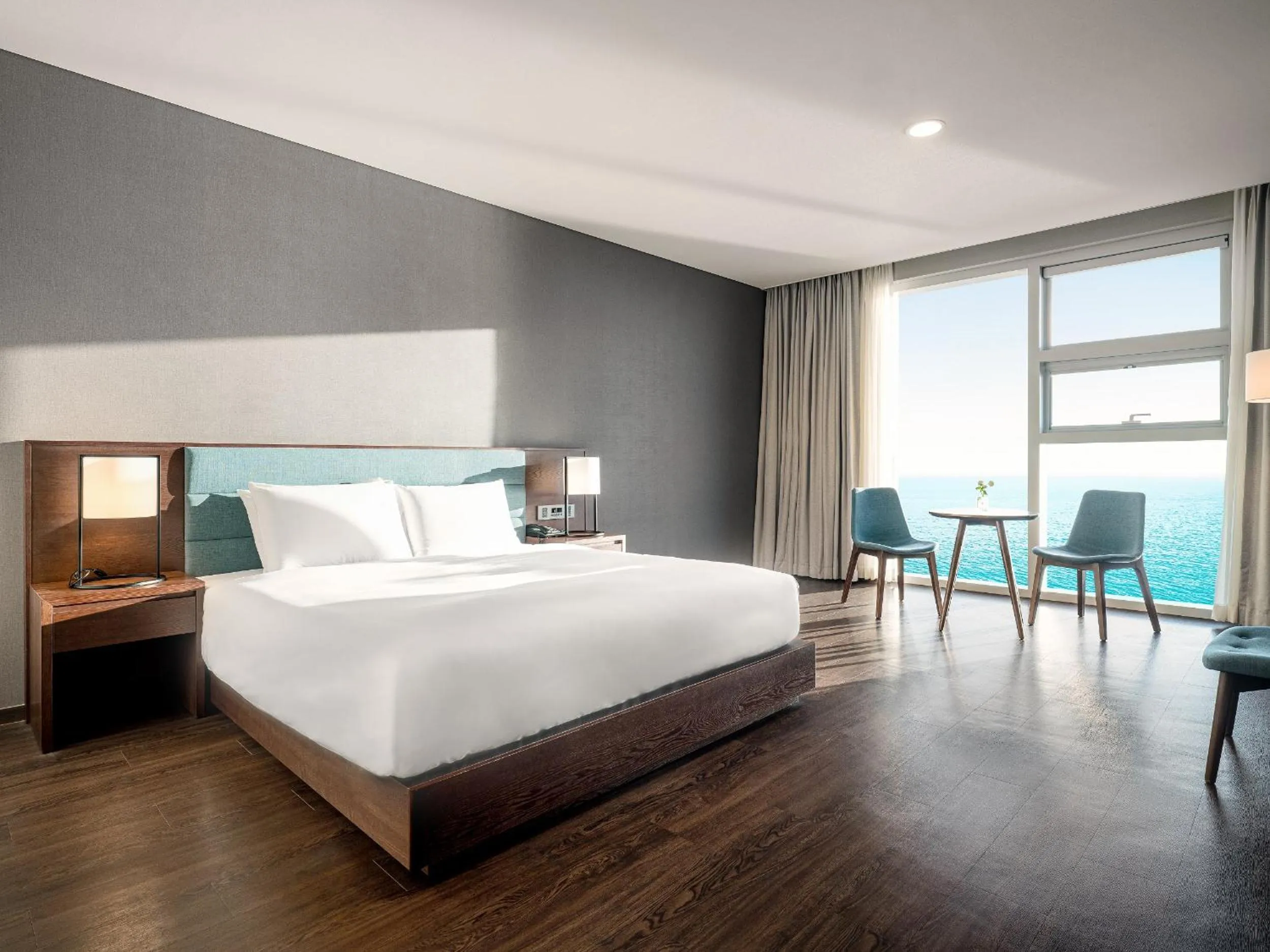 Photo of the whole room, Bed in Hotel Tops 10