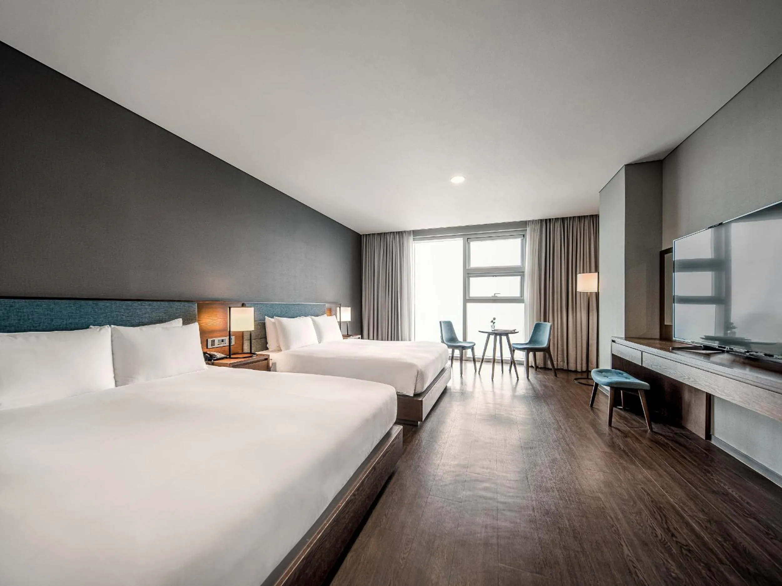 Photo of the whole room, Bed in Hotel Tops 10