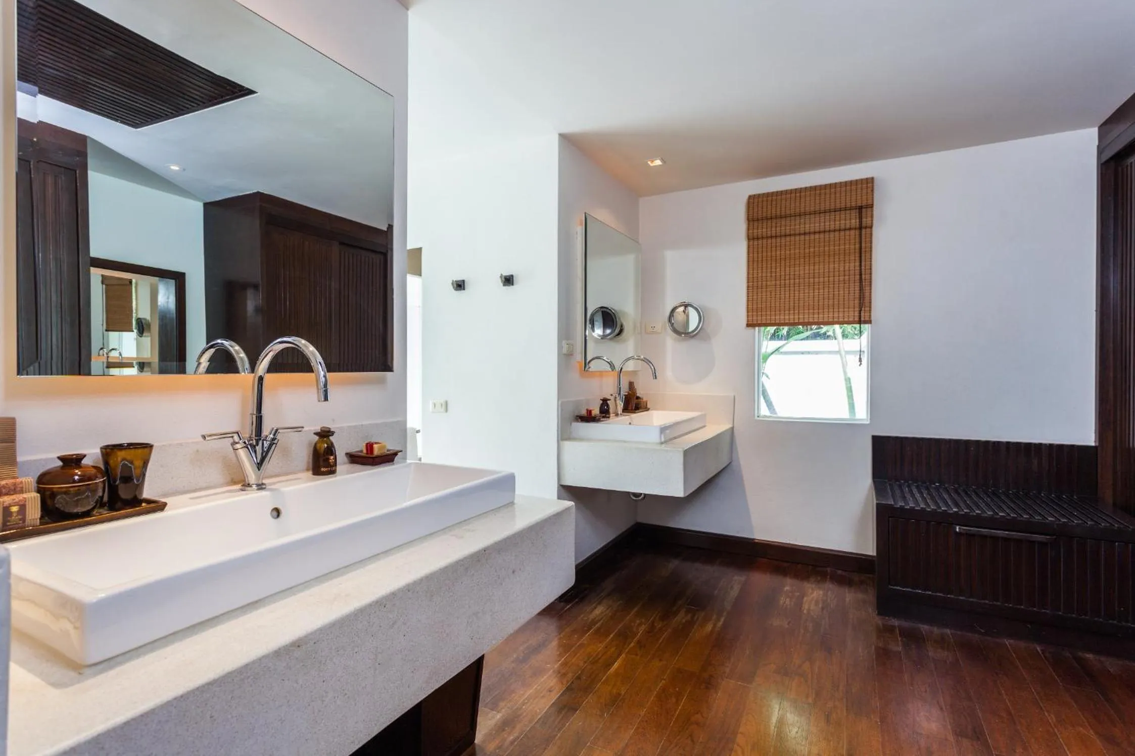 Bathroom, Bed in The Racha