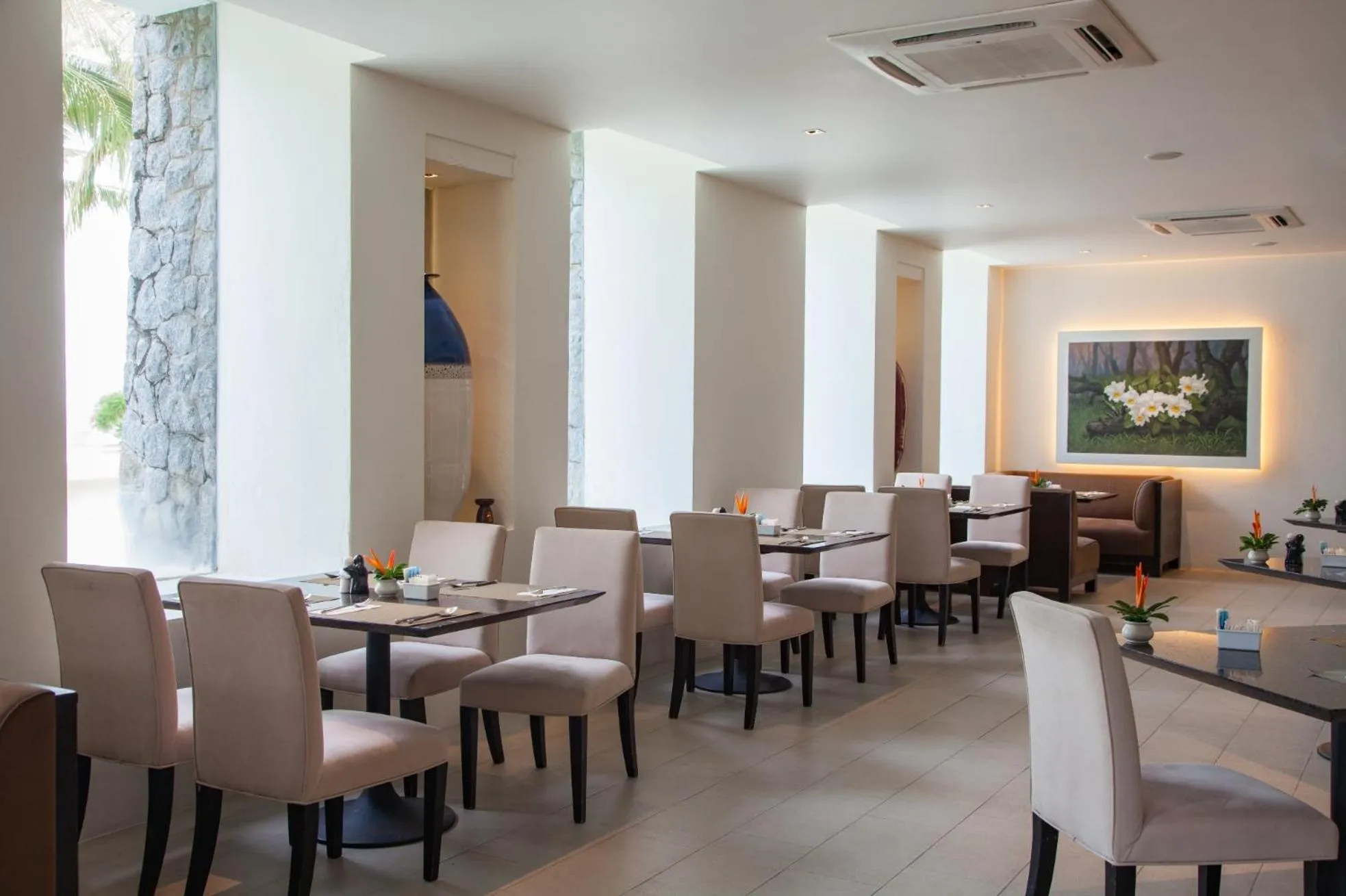 Restaurant/places to eat in The Racha