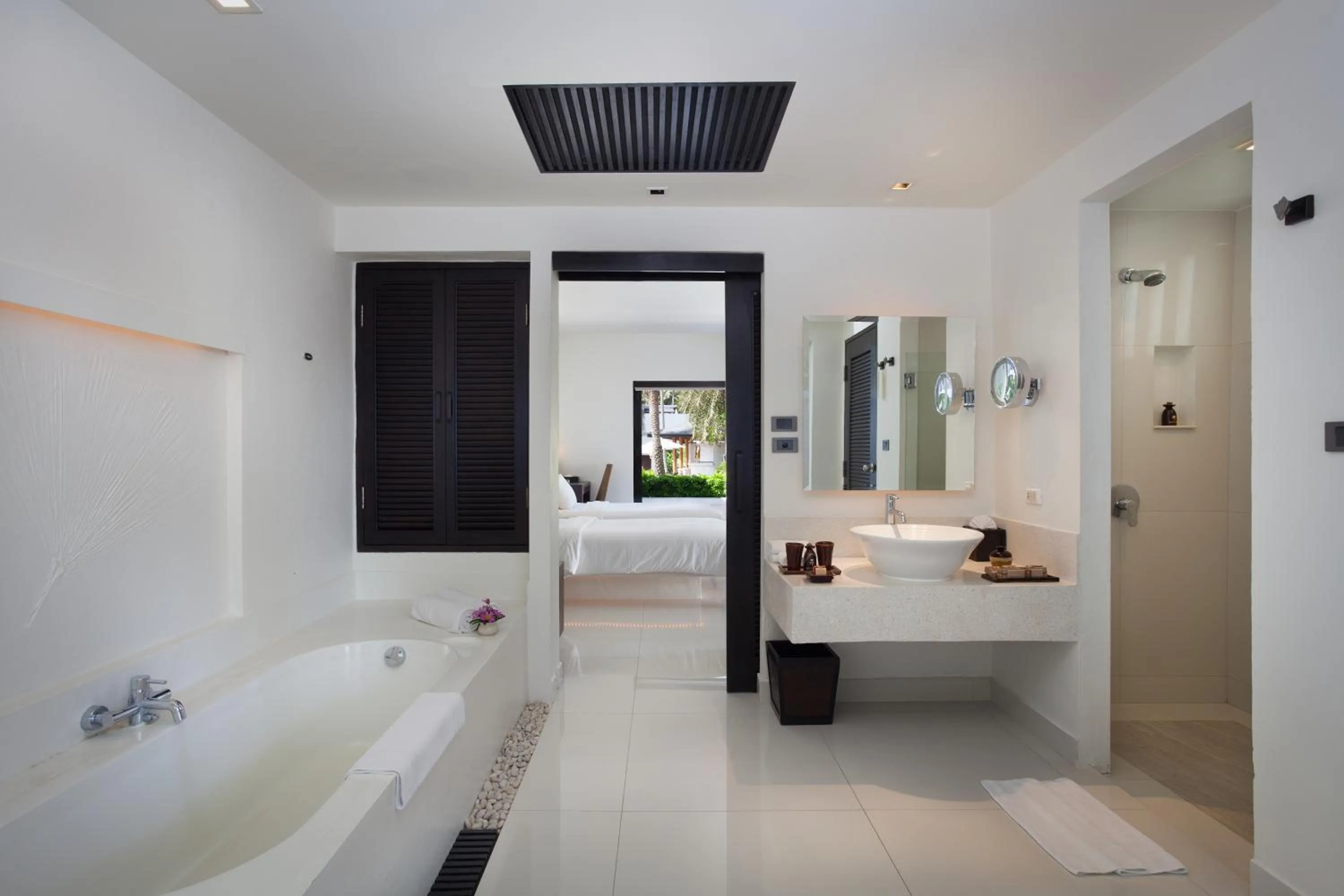 Bathroom, Bed in The Racha