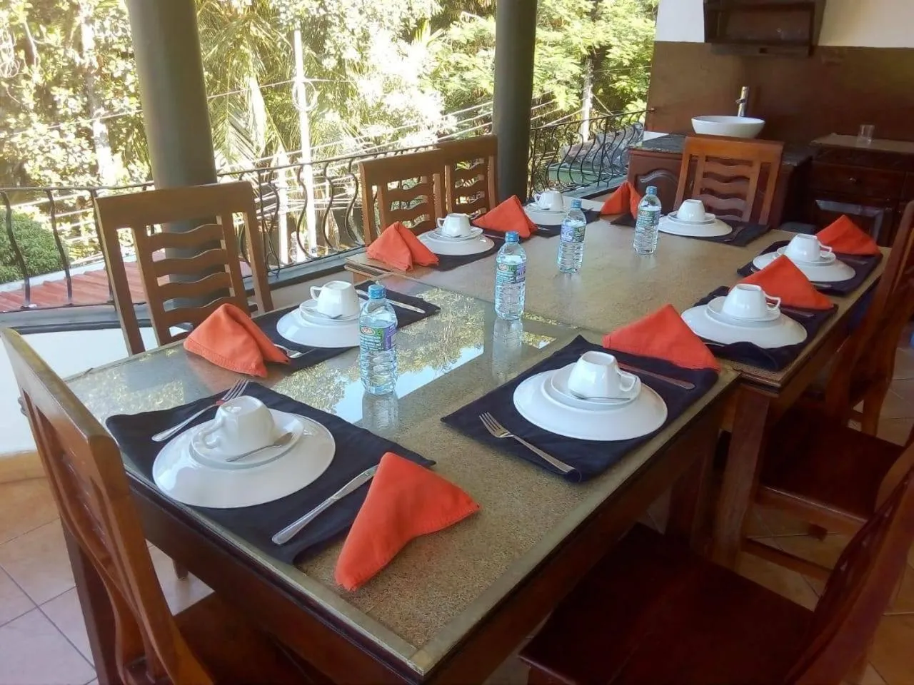 Restaurant/places to eat in New Kandy Residence