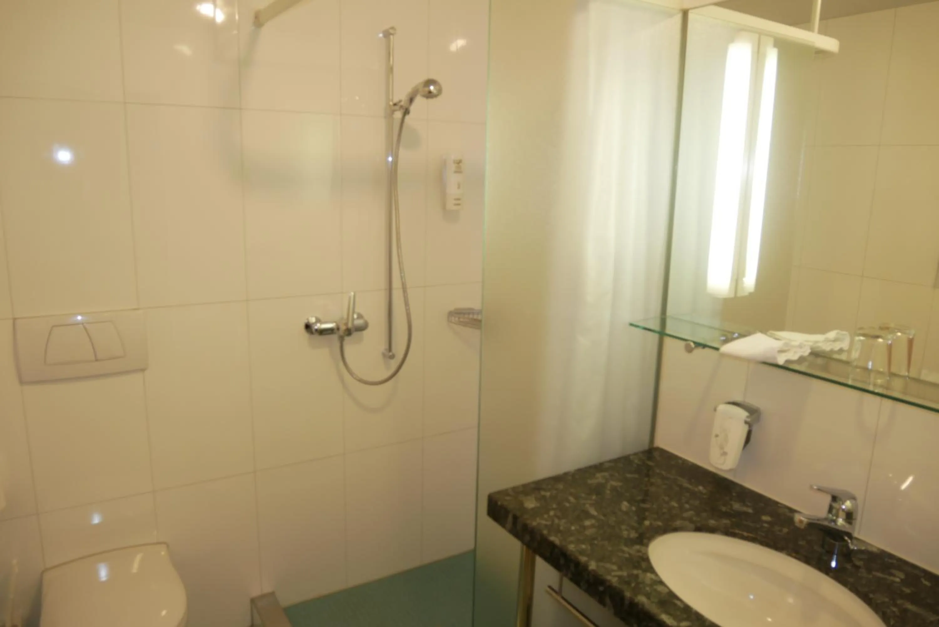 Bathroom in Hotel Schwanen Wil