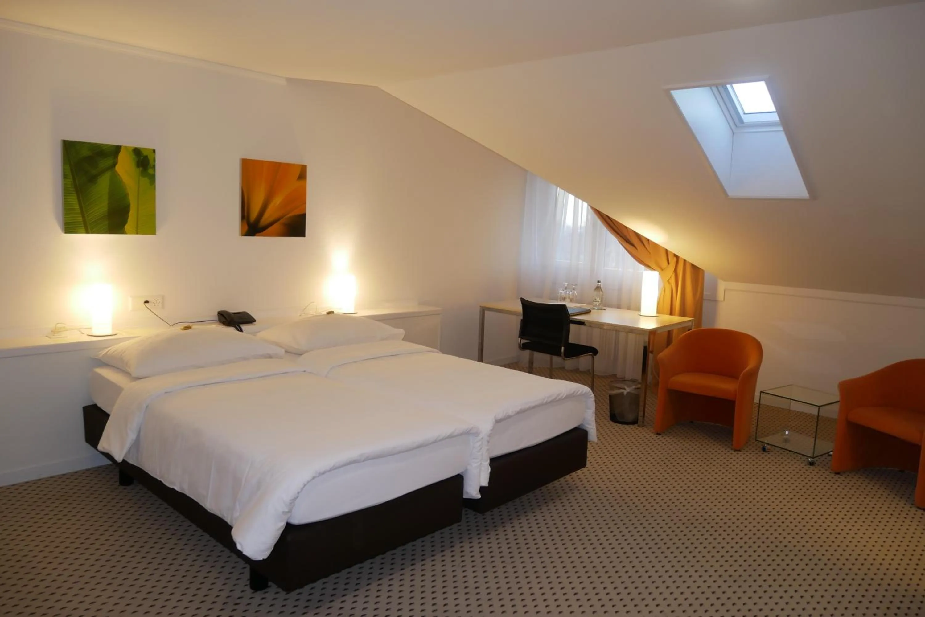 Photo of the whole room, Bed in Hotel Schwanen Wil