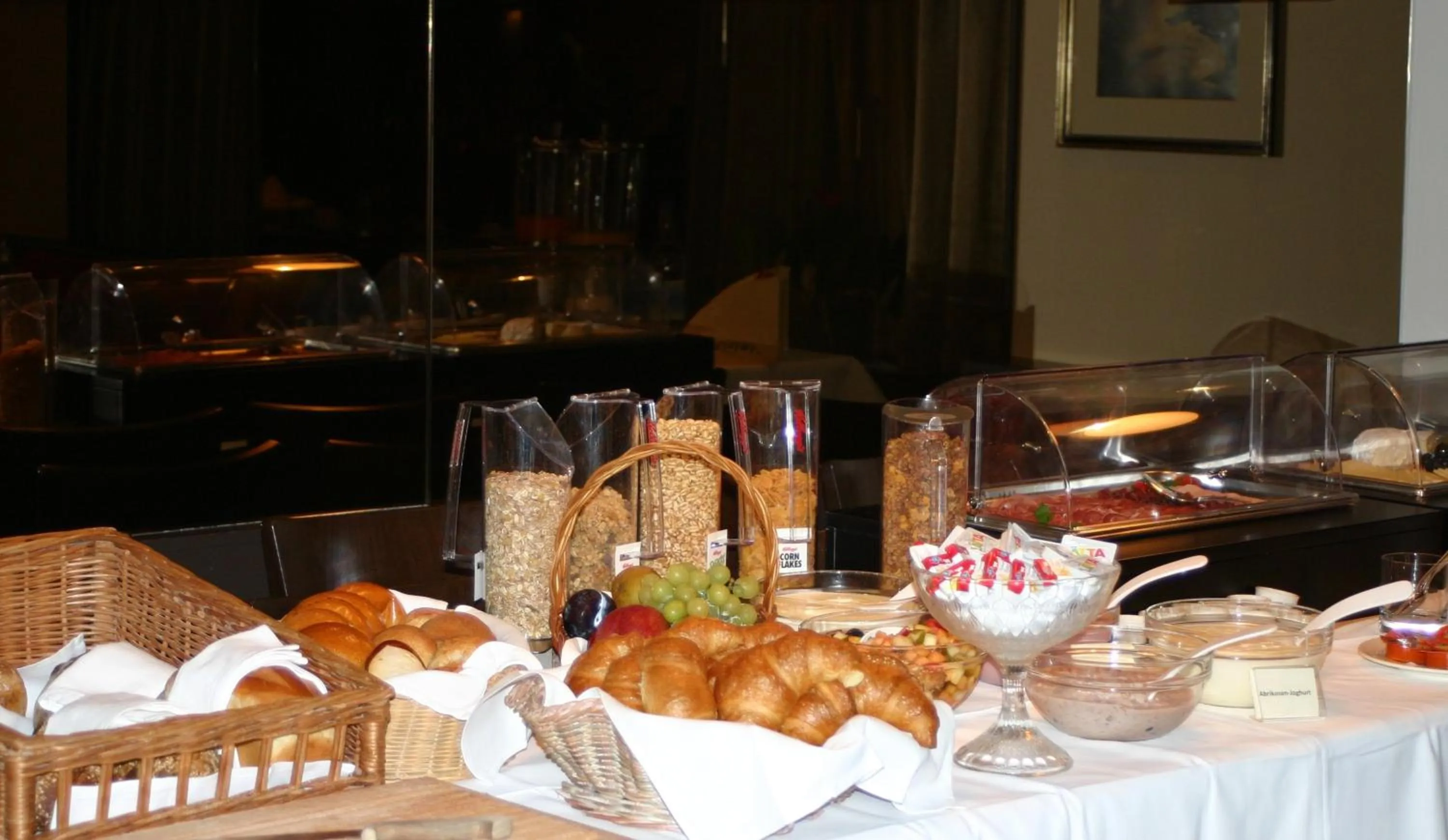 Buffet breakfast in Hotel Schwanen Wil