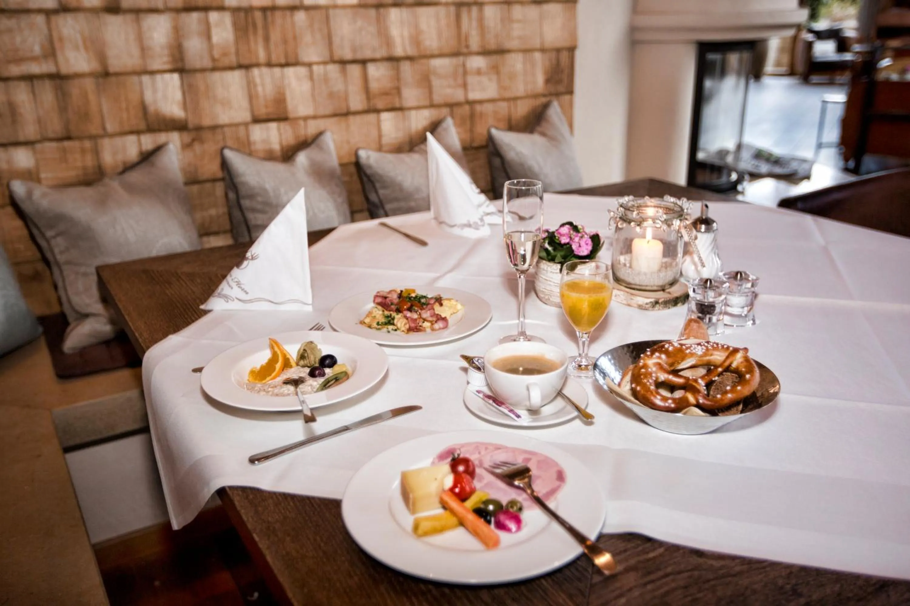 Buffet breakfast in Historisches Gasthaus Hotel Hirschen Horn