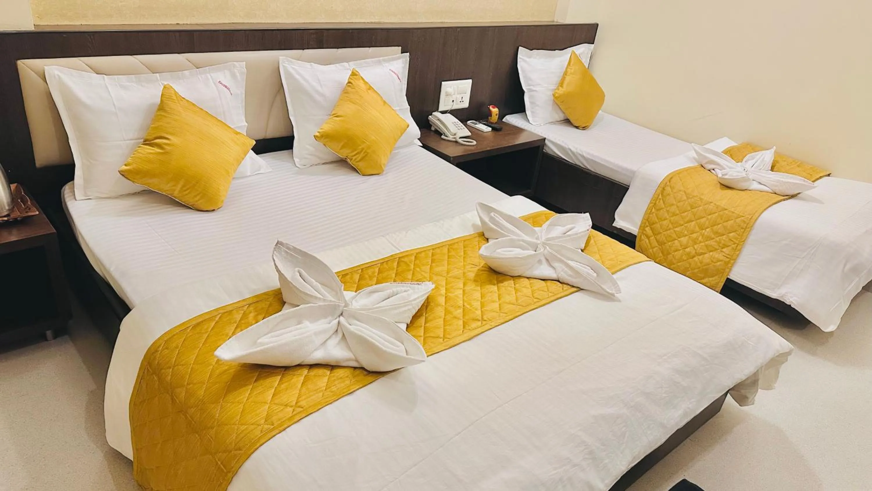 Bed in Hotel Sai Gurusthan
