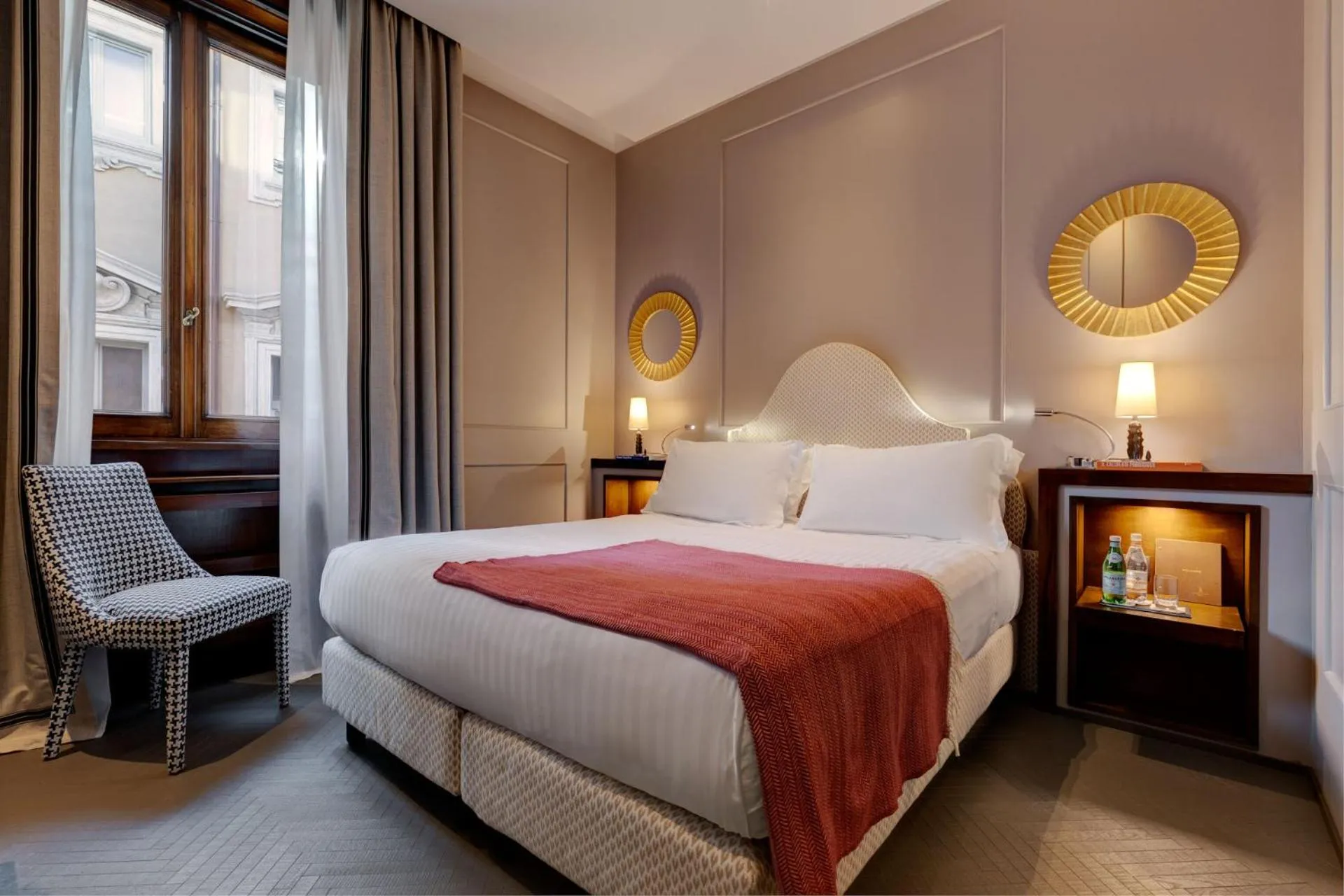 Bed in Singer Palace Hotel Roma