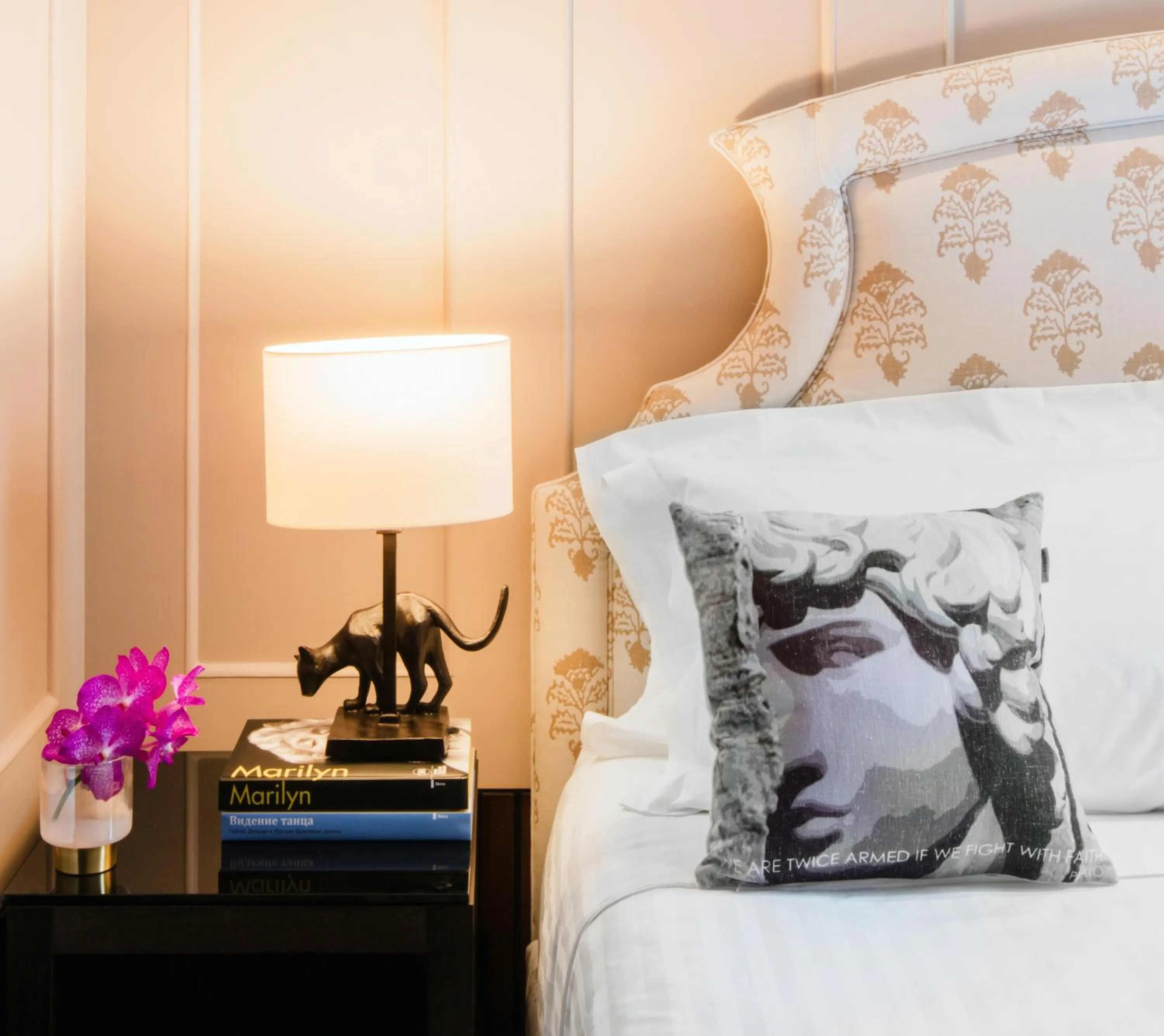 Bed in Singer Palace Hotel Roma