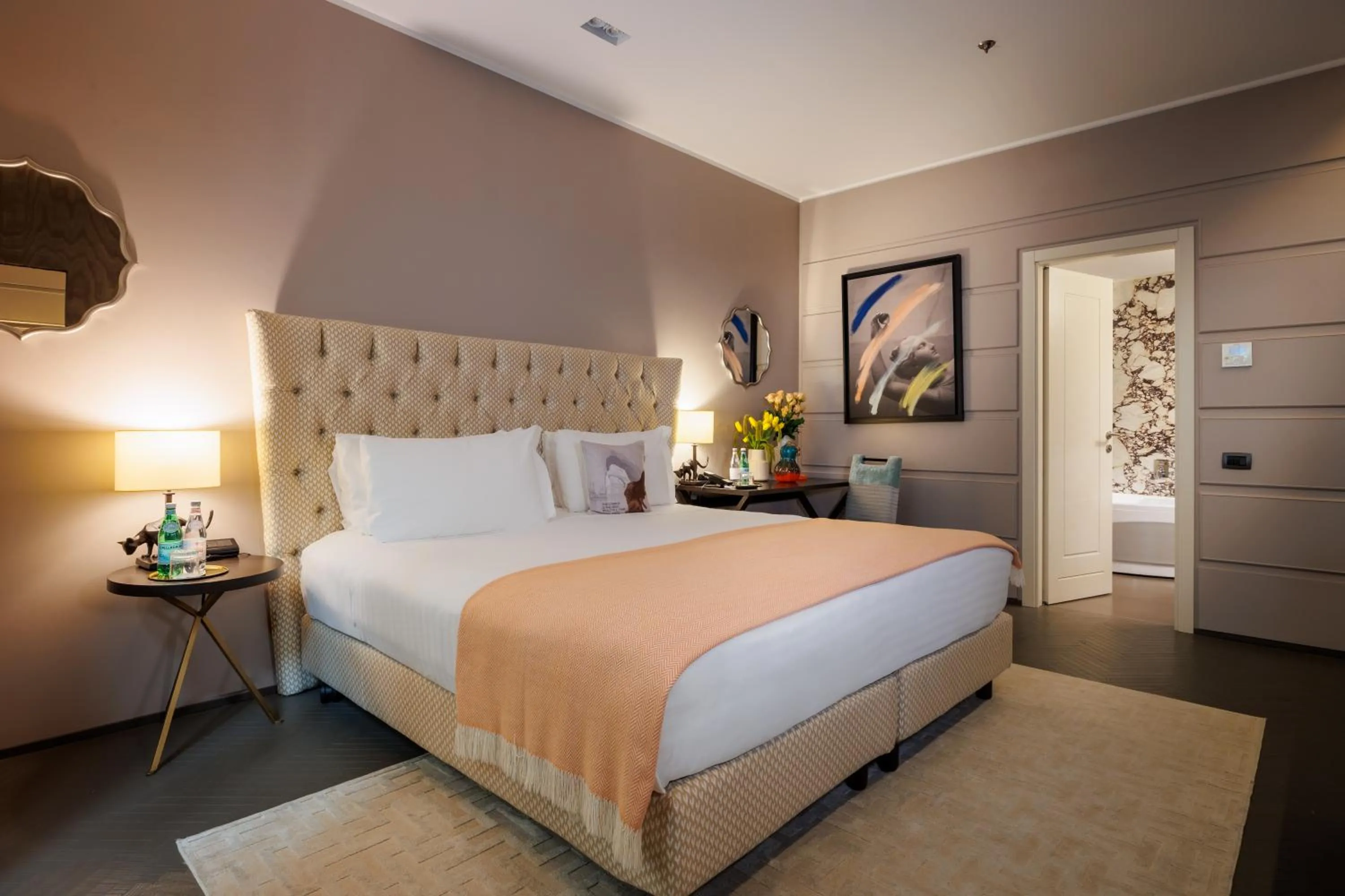 Bed in Singer Palace Hotel Roma