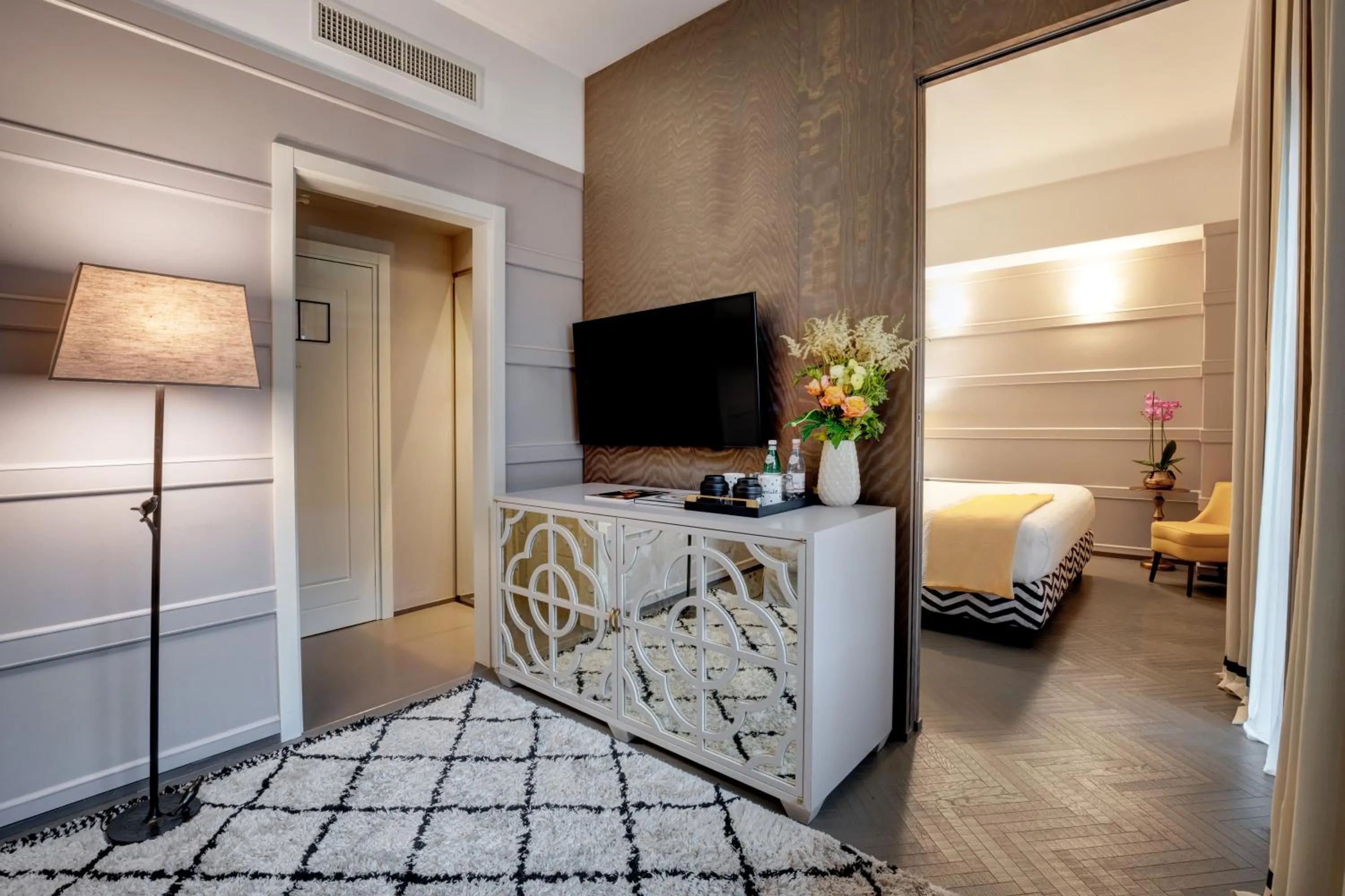 Bed in Singer Palace Hotel Roma