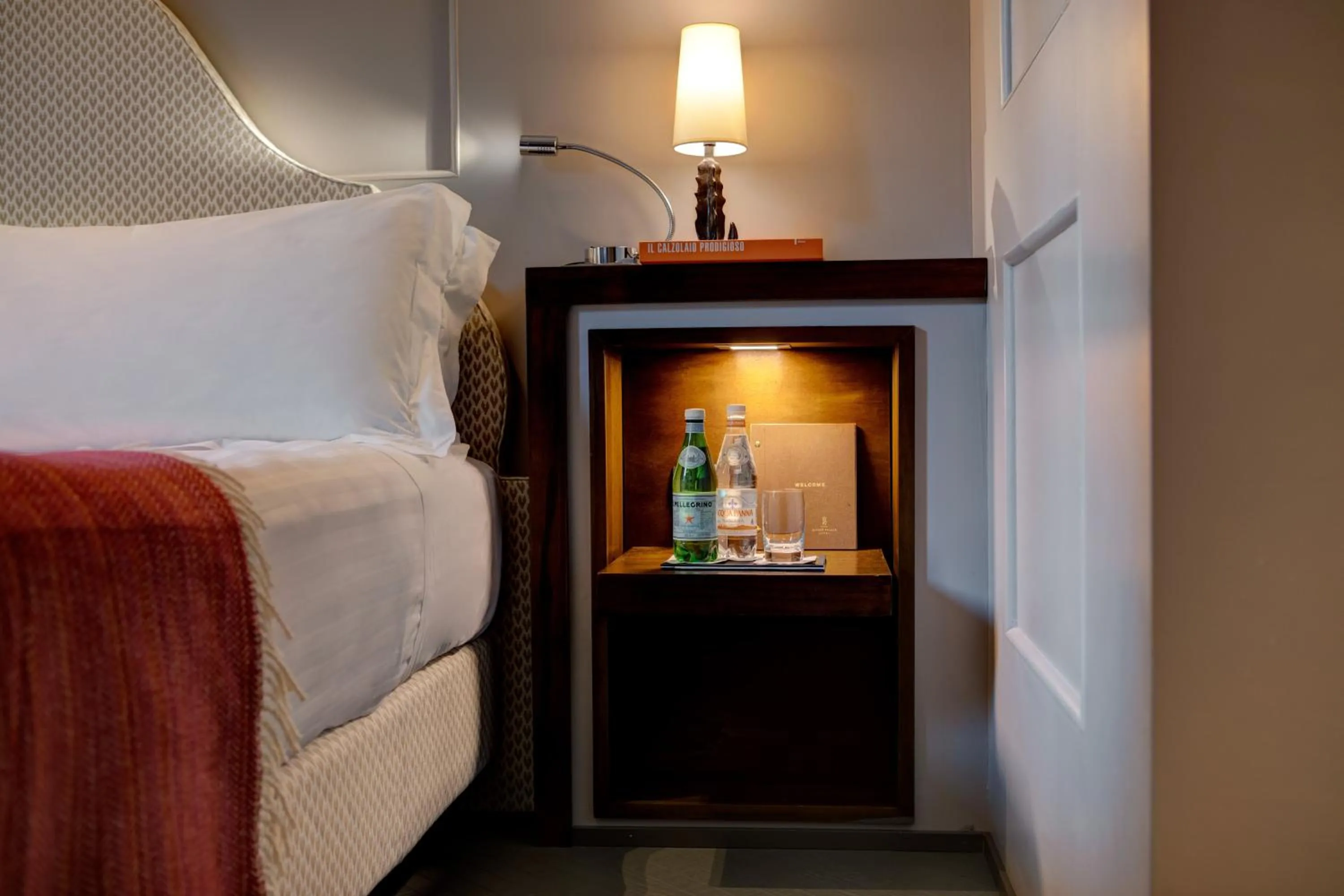 Bed in Singer Palace Hotel Roma