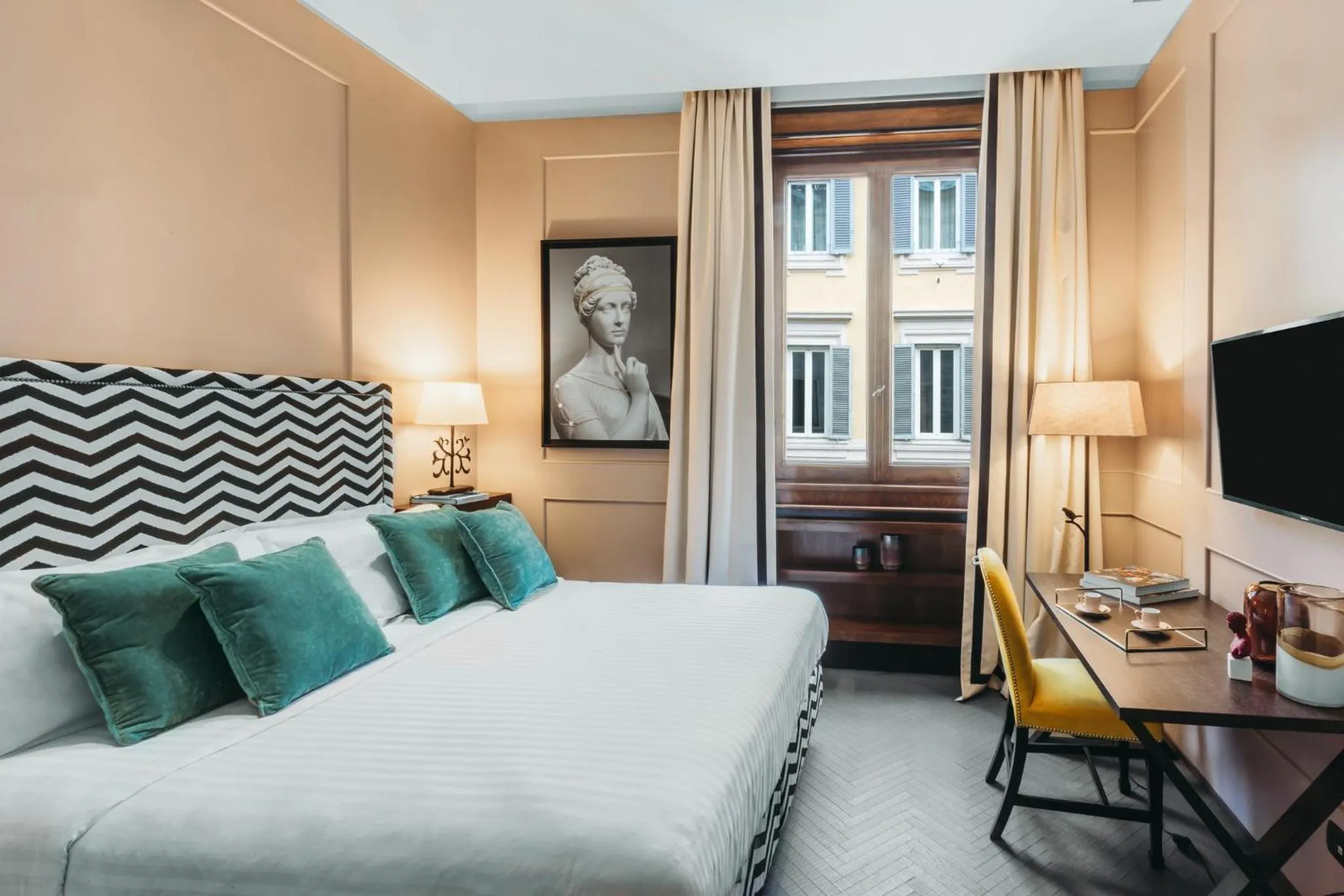 Bed in Singer Palace Hotel Roma