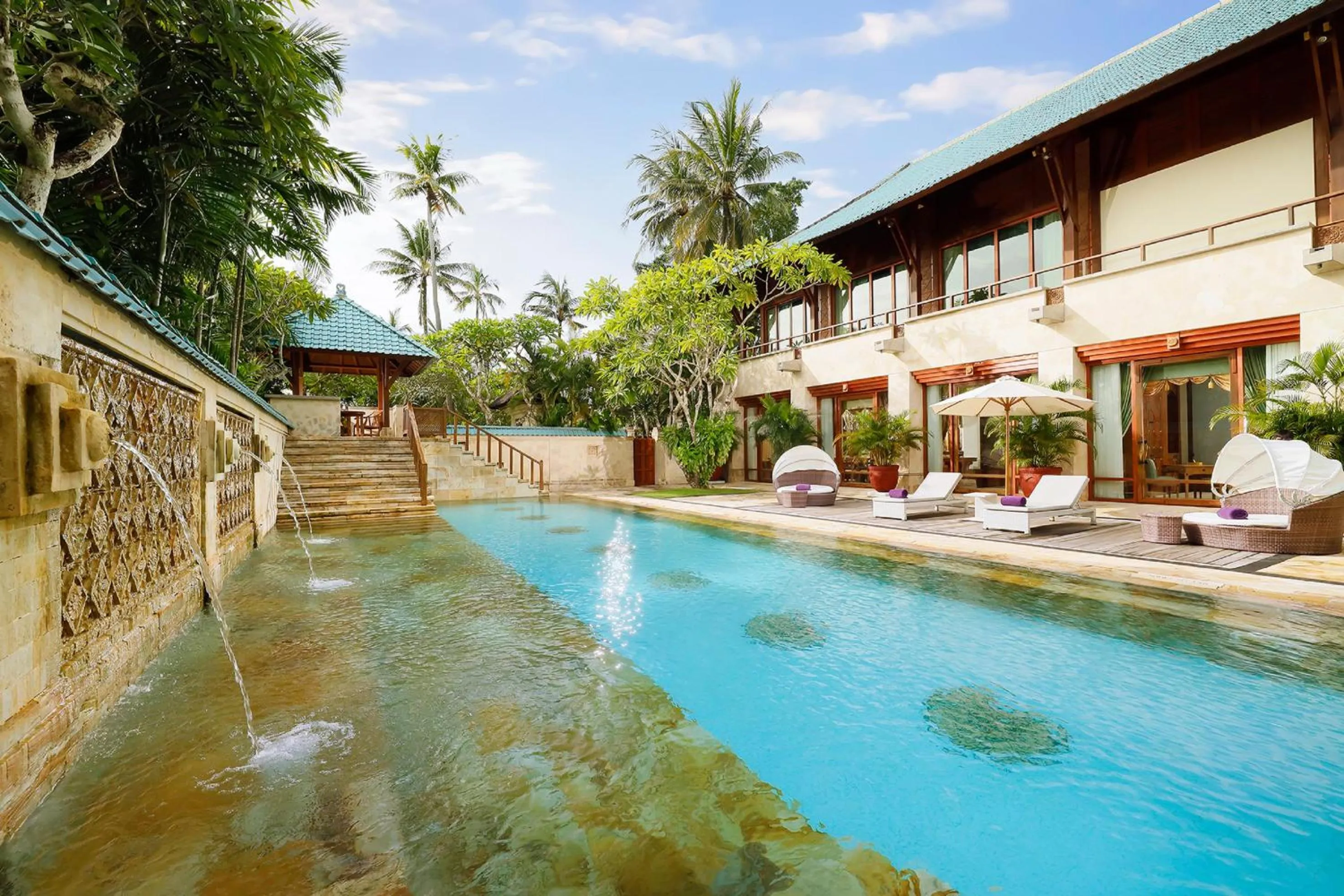 Swimming pool in Nusa Dua Beach Hotel and Spa - Handwritten Collection