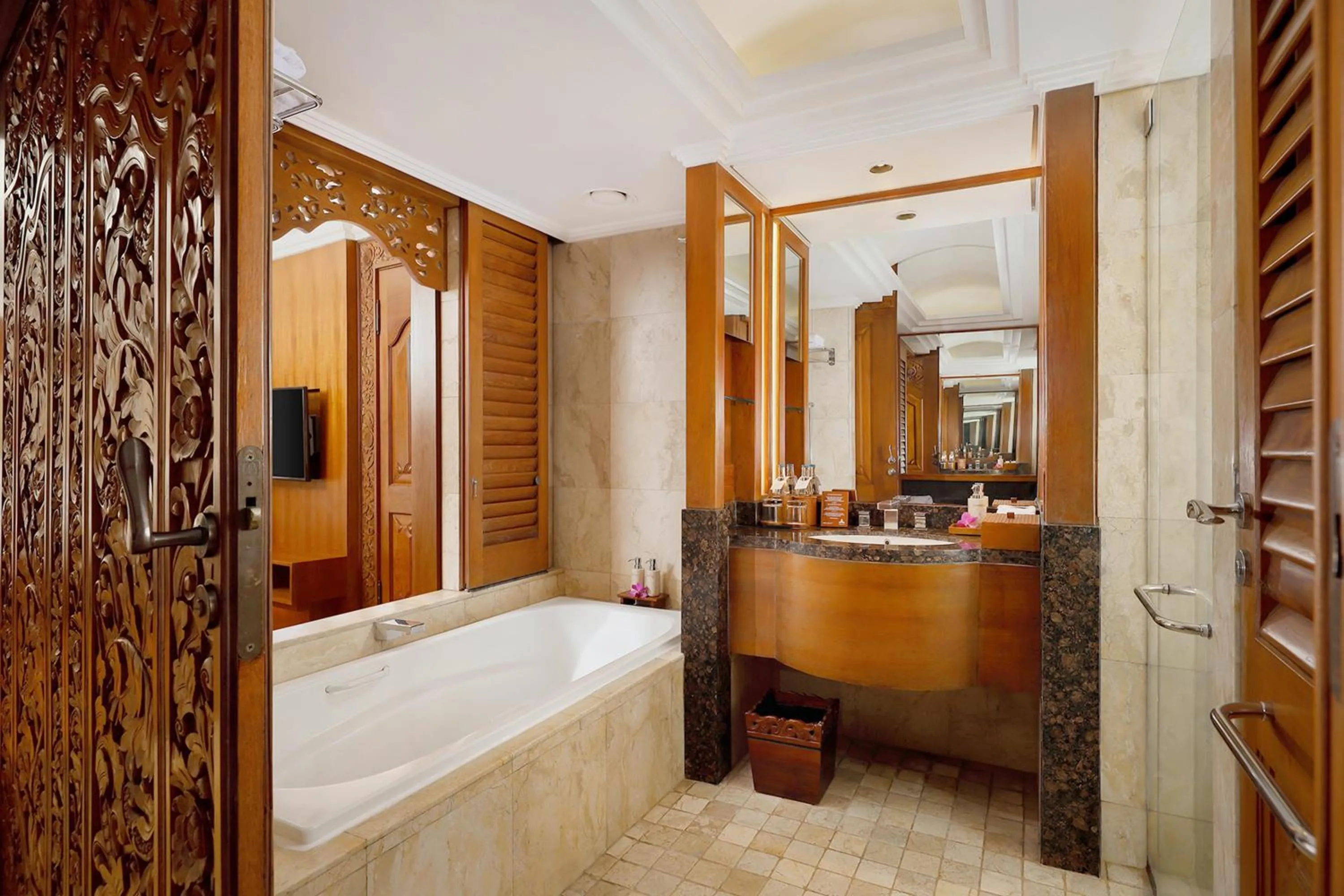 Bathroom, Bed in Nusa Dua Beach Hotel and Spa - Handwritten Collection