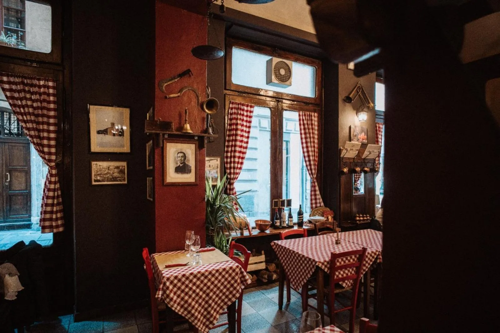 Restaurant/places to eat in Hotel Chelsea