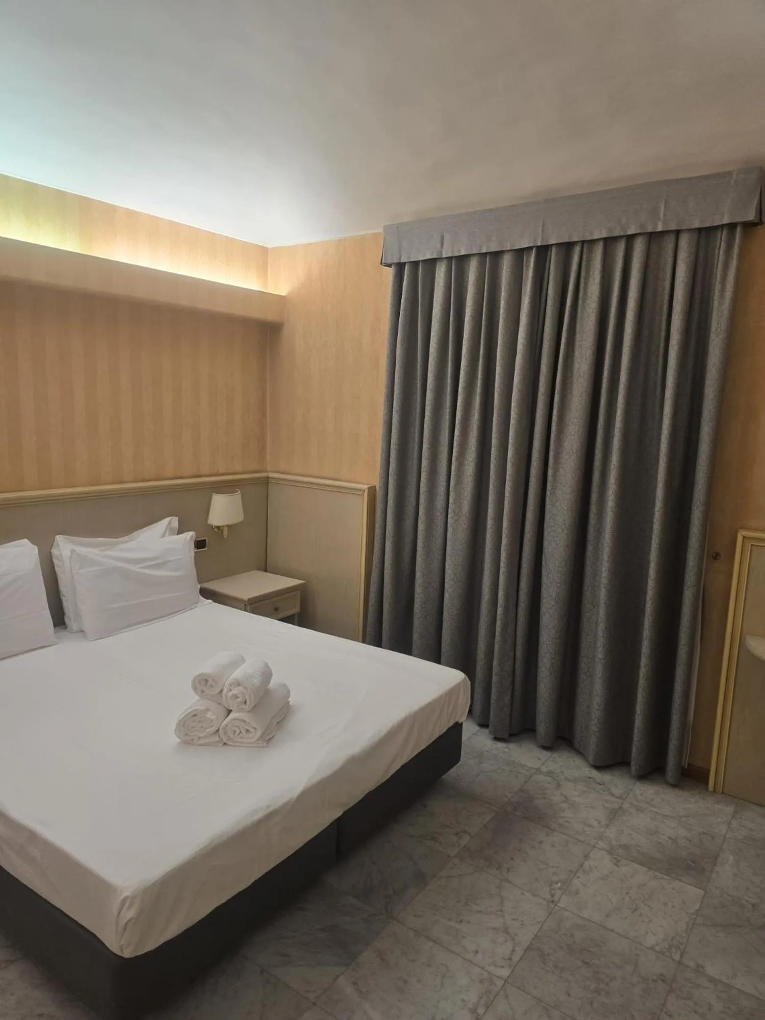 Bed in Hotel Chelsea