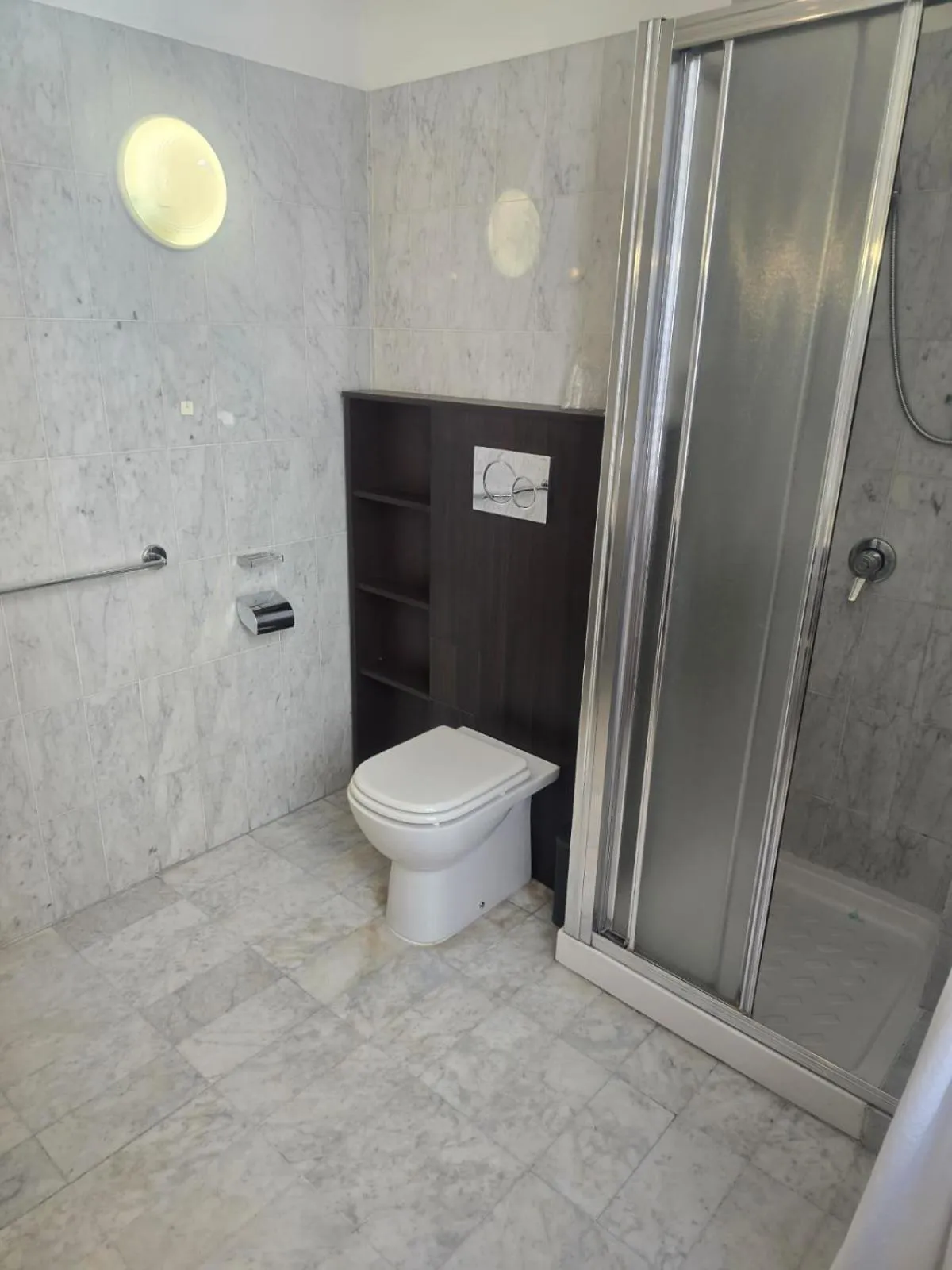 Shower in Hotel Chelsea