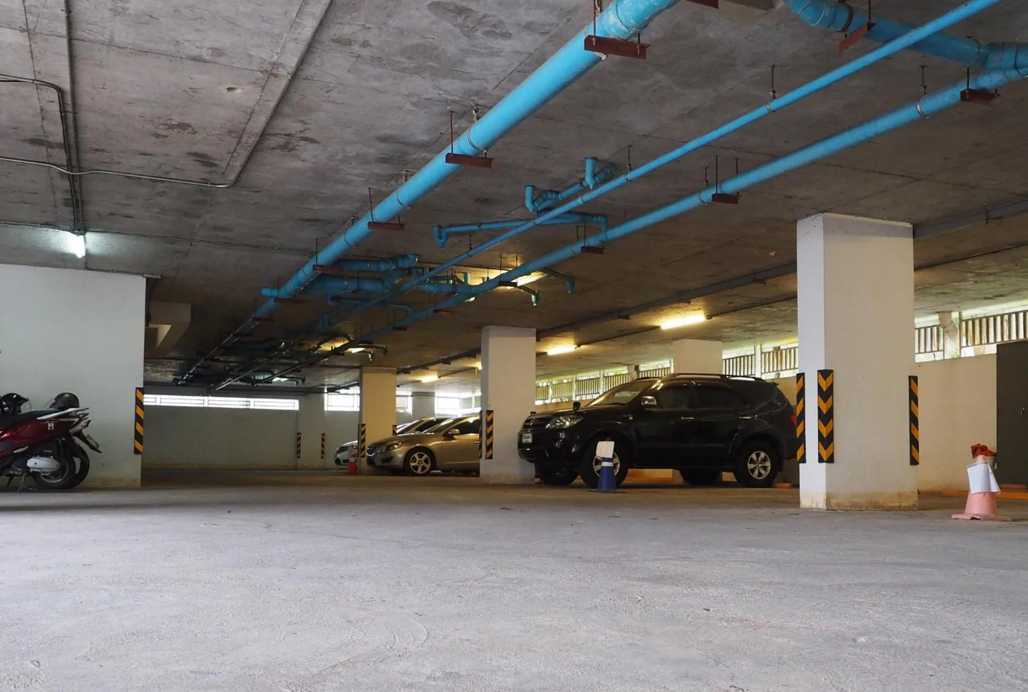 Parking in THE KANNAS Hotel & Serviced Apartment, Chiang Mai SHA Certified