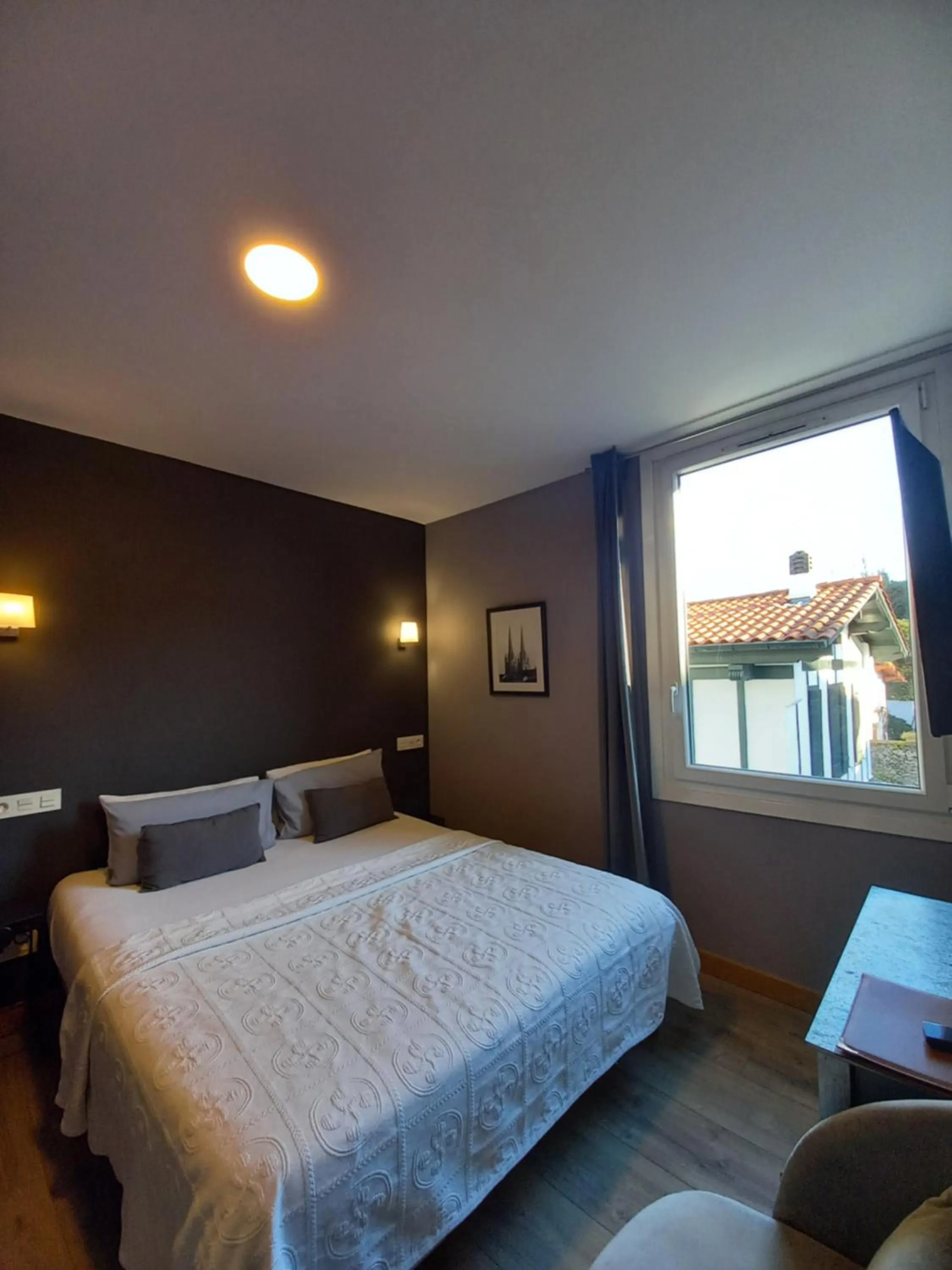 Bed in Hôtel La Caravelle