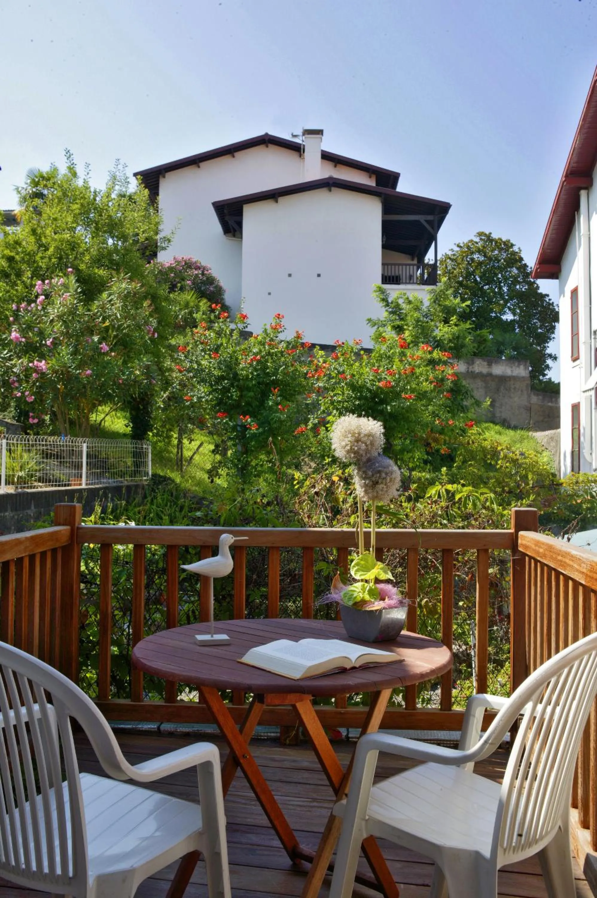 Patio in Hôtel La Caravelle