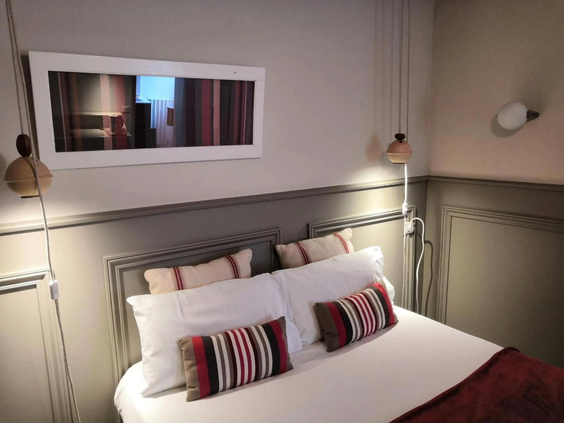 Bed in Hôtel La Caravelle