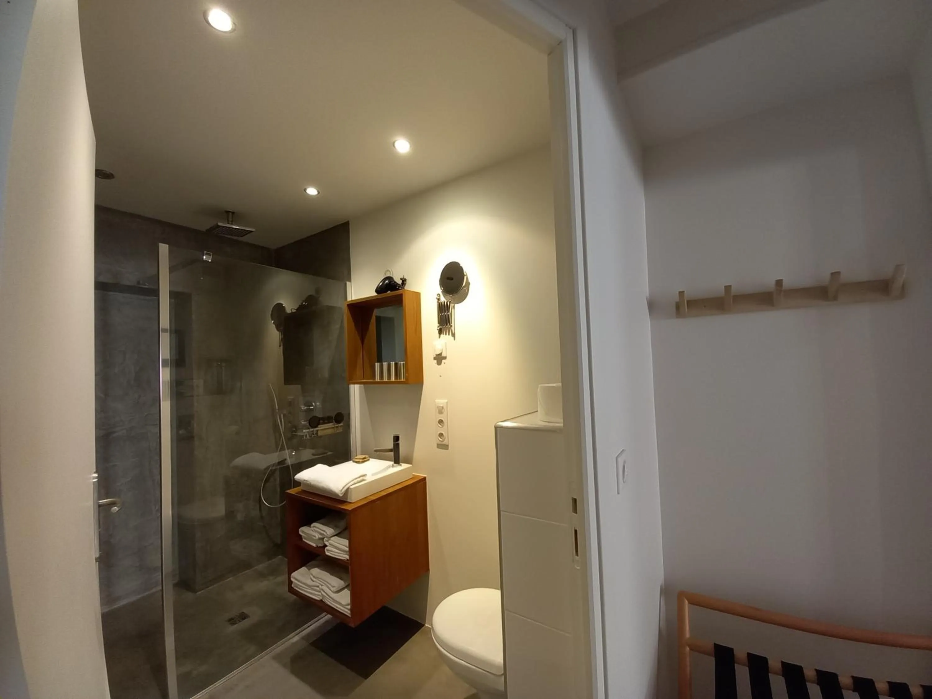 Bathroom in Hôtel La Caravelle