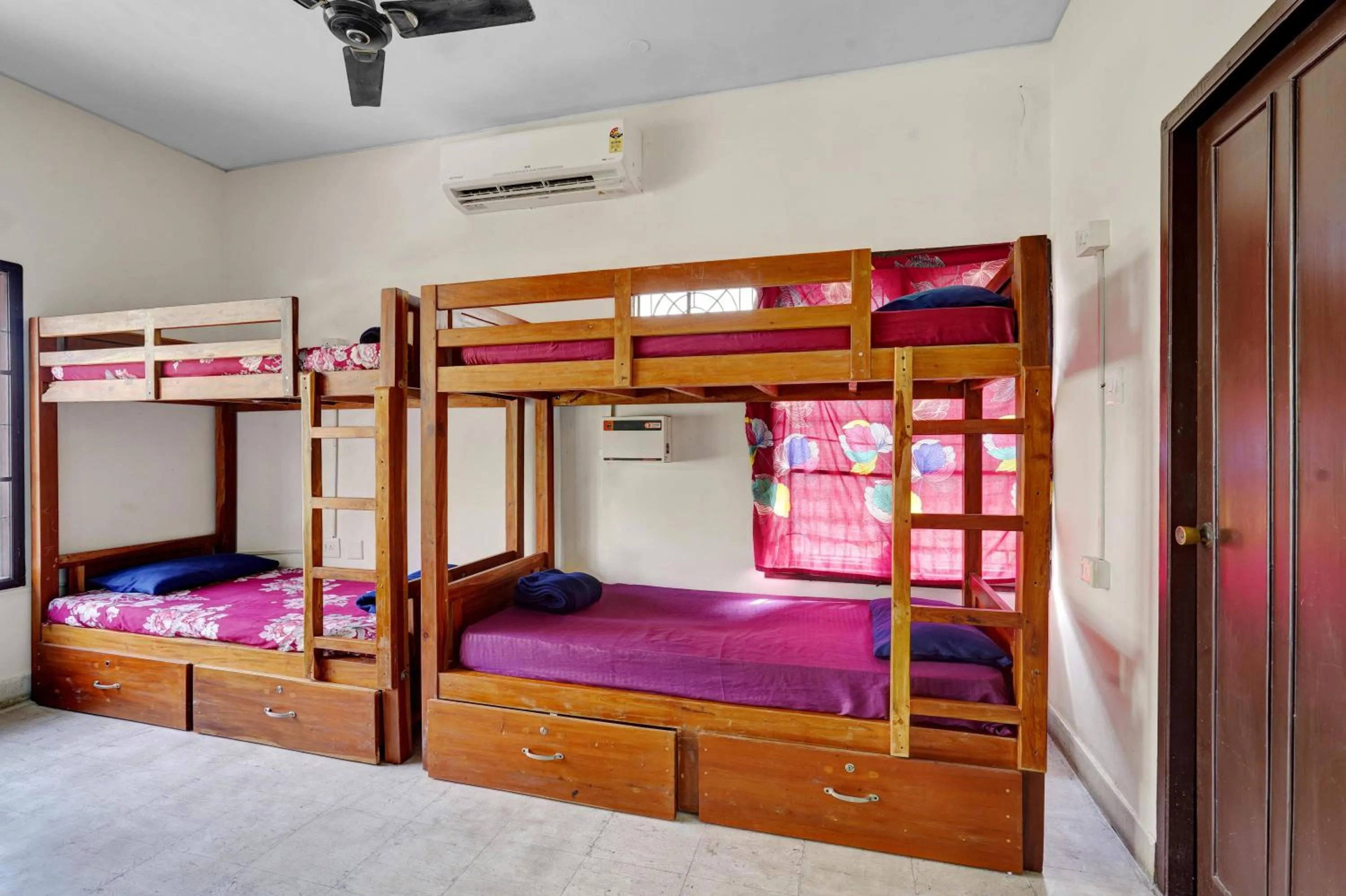 Bed in Hostel Gandhi