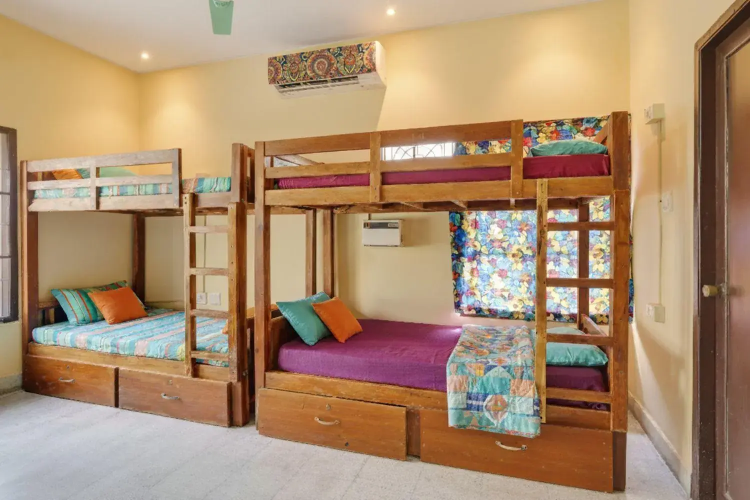 Bed in 8-Bed Mixed Dormitory Room in Hostel Gandhi Bed in 8-Bed Mixed Dormitory Room in Hostel Gandhi