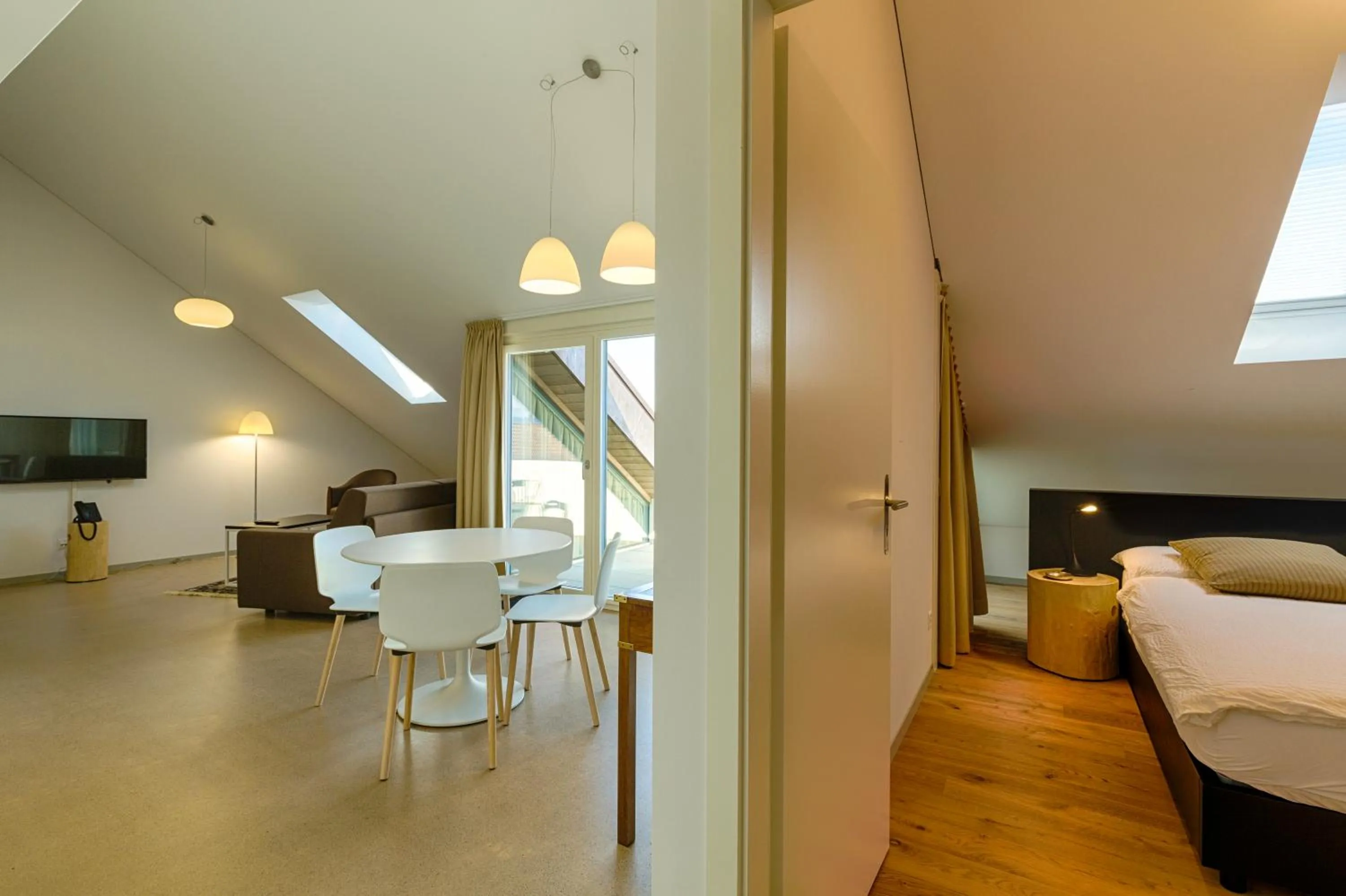 Shower, Bed in Hôtel la Croix Blanche