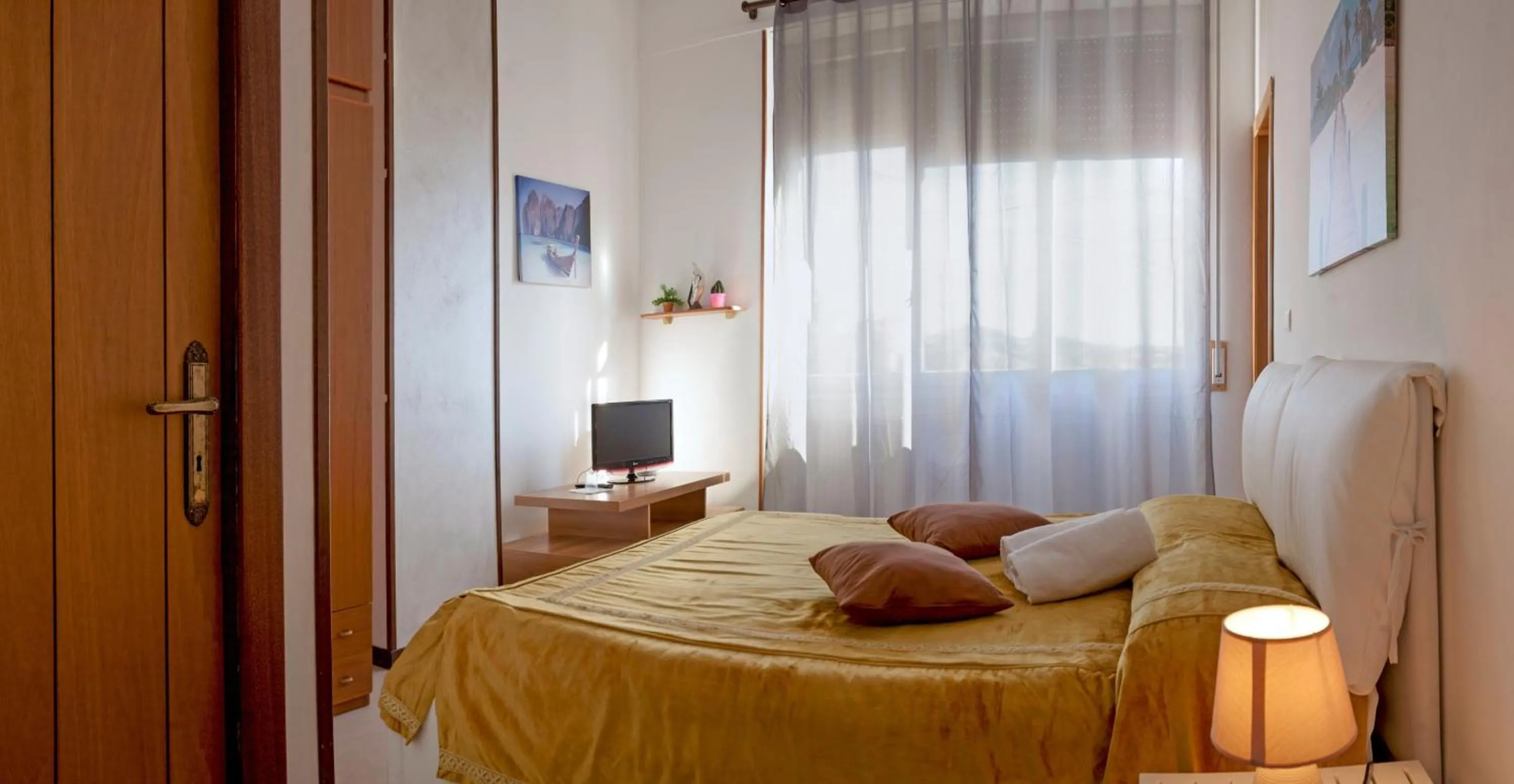 Day, Bed in Hotel Riviera Sanremo