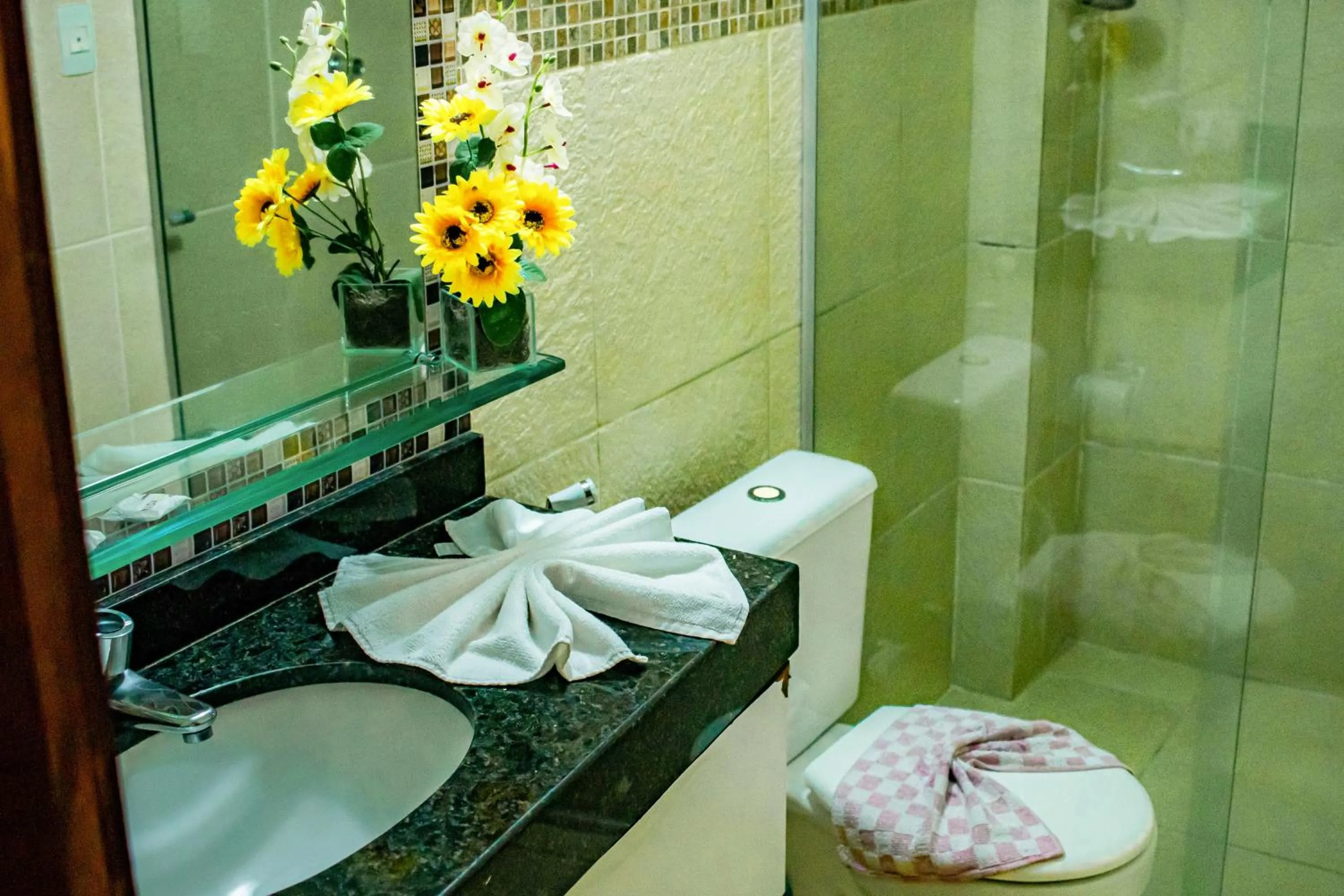 Bathroom in Castelo Beach Hotel