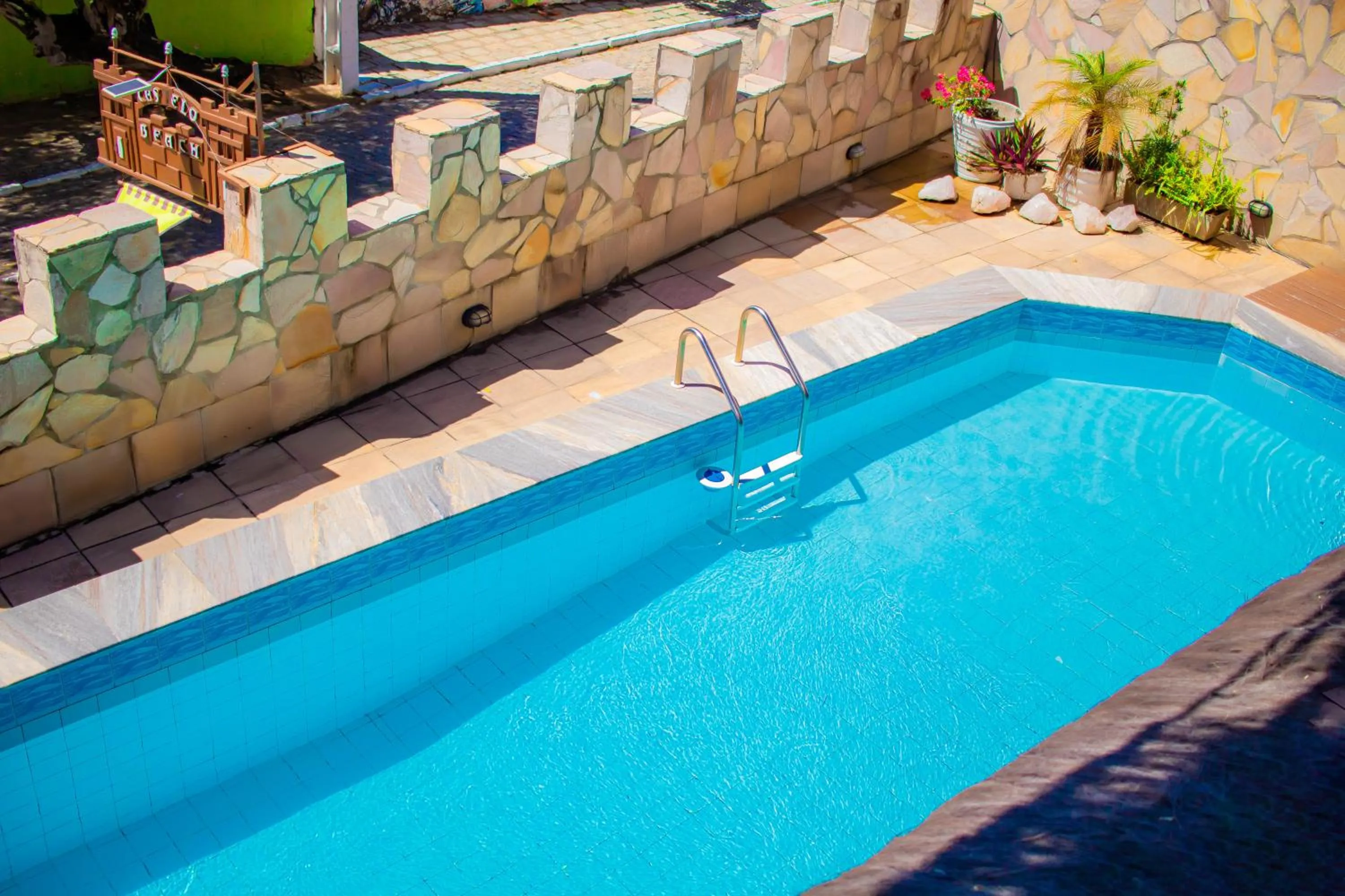 Swimming pool in Castelo Beach Hotel