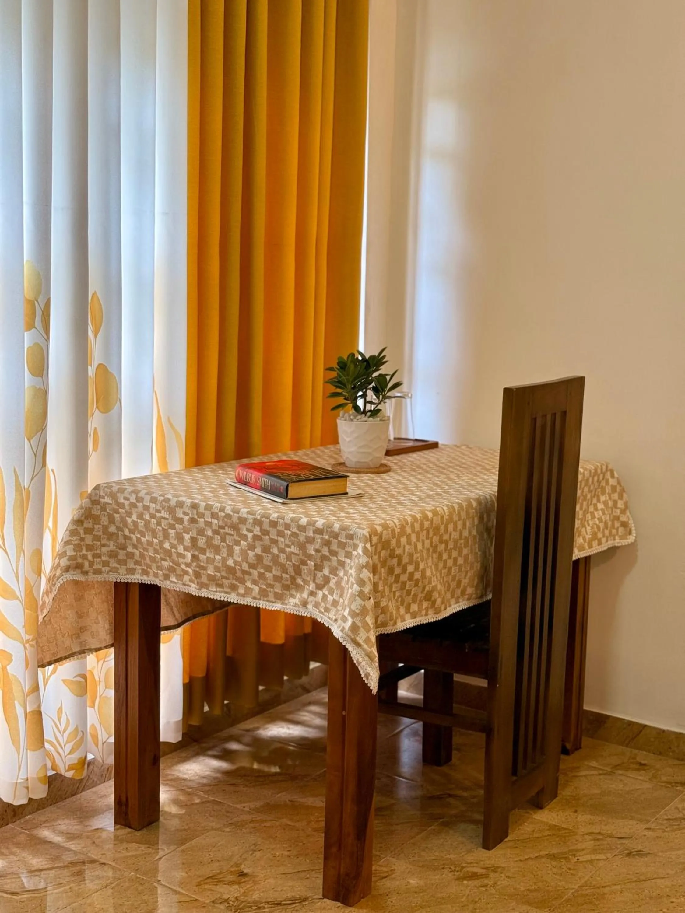 Seating area in Sasmika Villa Surf and Yoga Hostel