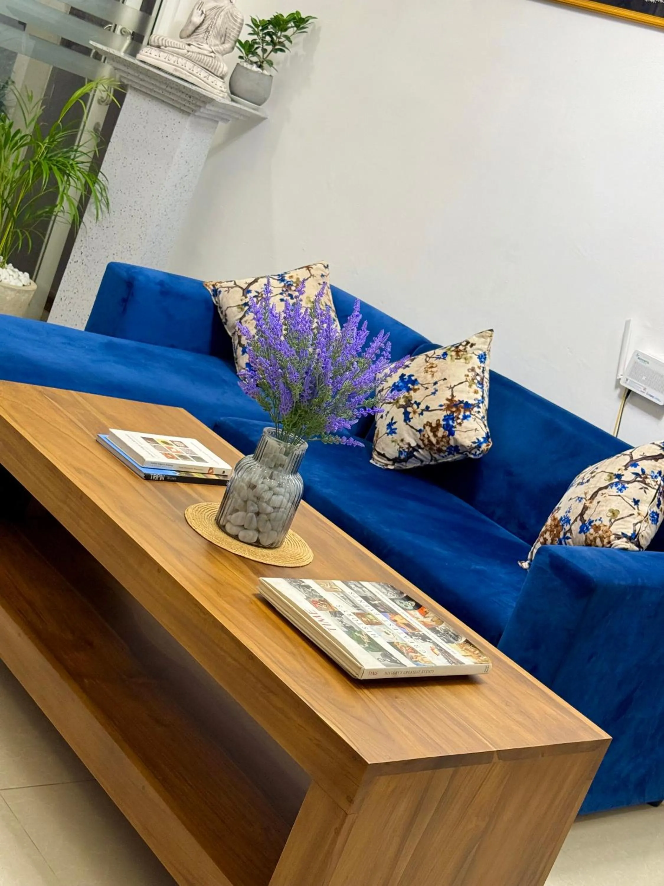 Living room in Sasmika Villa Surf and Yoga Hostel