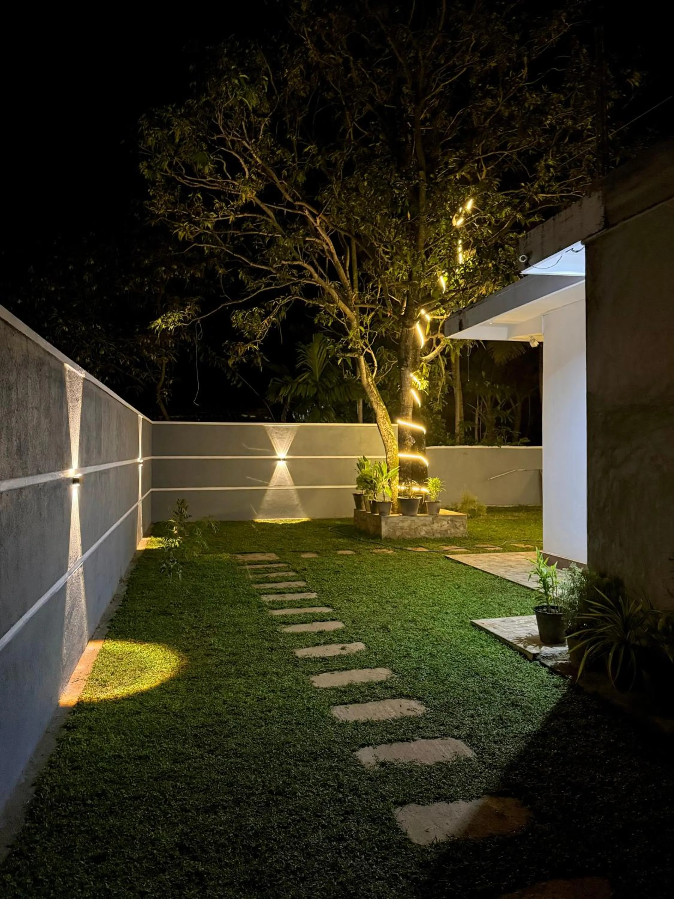Night in Sasmika Villa Surf and Yoga Hostel