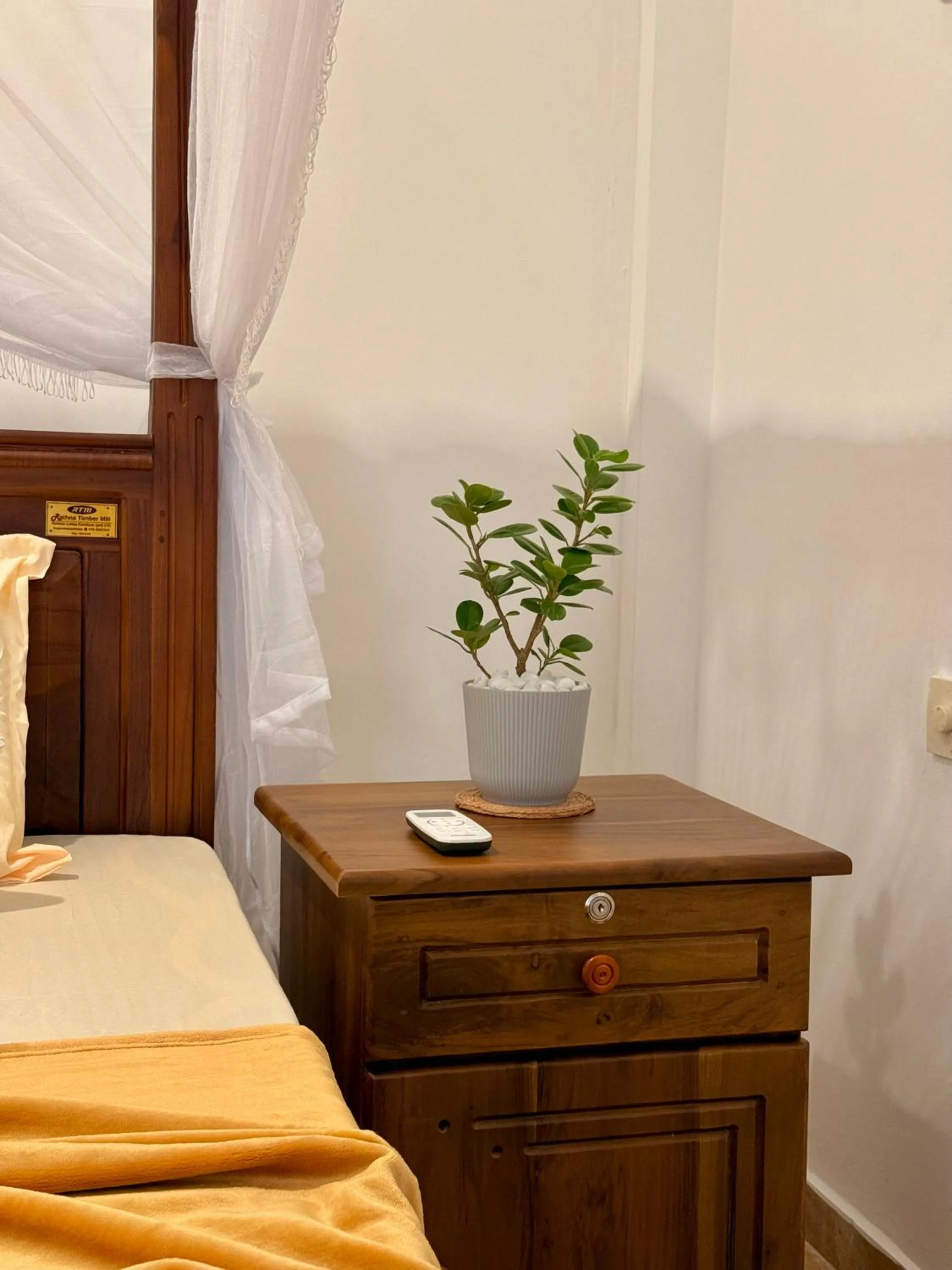 locker, Bed in Sasmika Villa Surf and Yoga Hostel