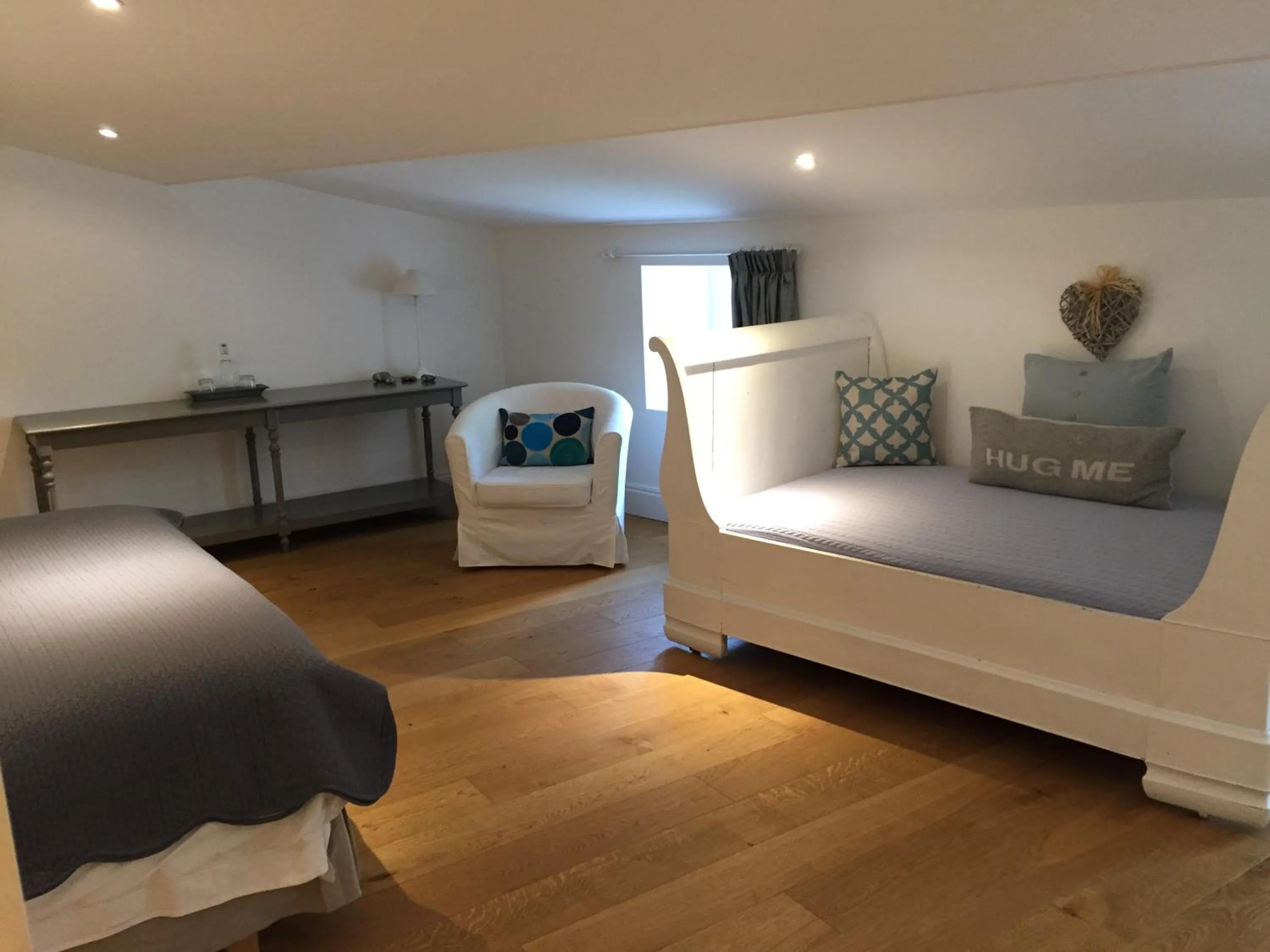 Photo of the whole room, Bed in La Girarde